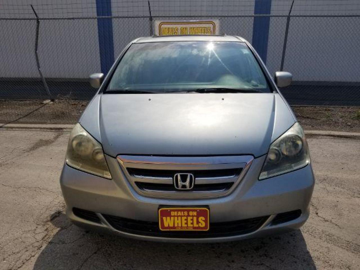 2005 Honda Odyssey EX w/ Leather DVD (5FNRL38735B) with an 3.5L V6 SOHC 24V engine, 5-Speed Automatic transmission, located at 601 E. Idaho St., Kalispell, MT, 59901, 0.000000, 0.000000 - Photo#2