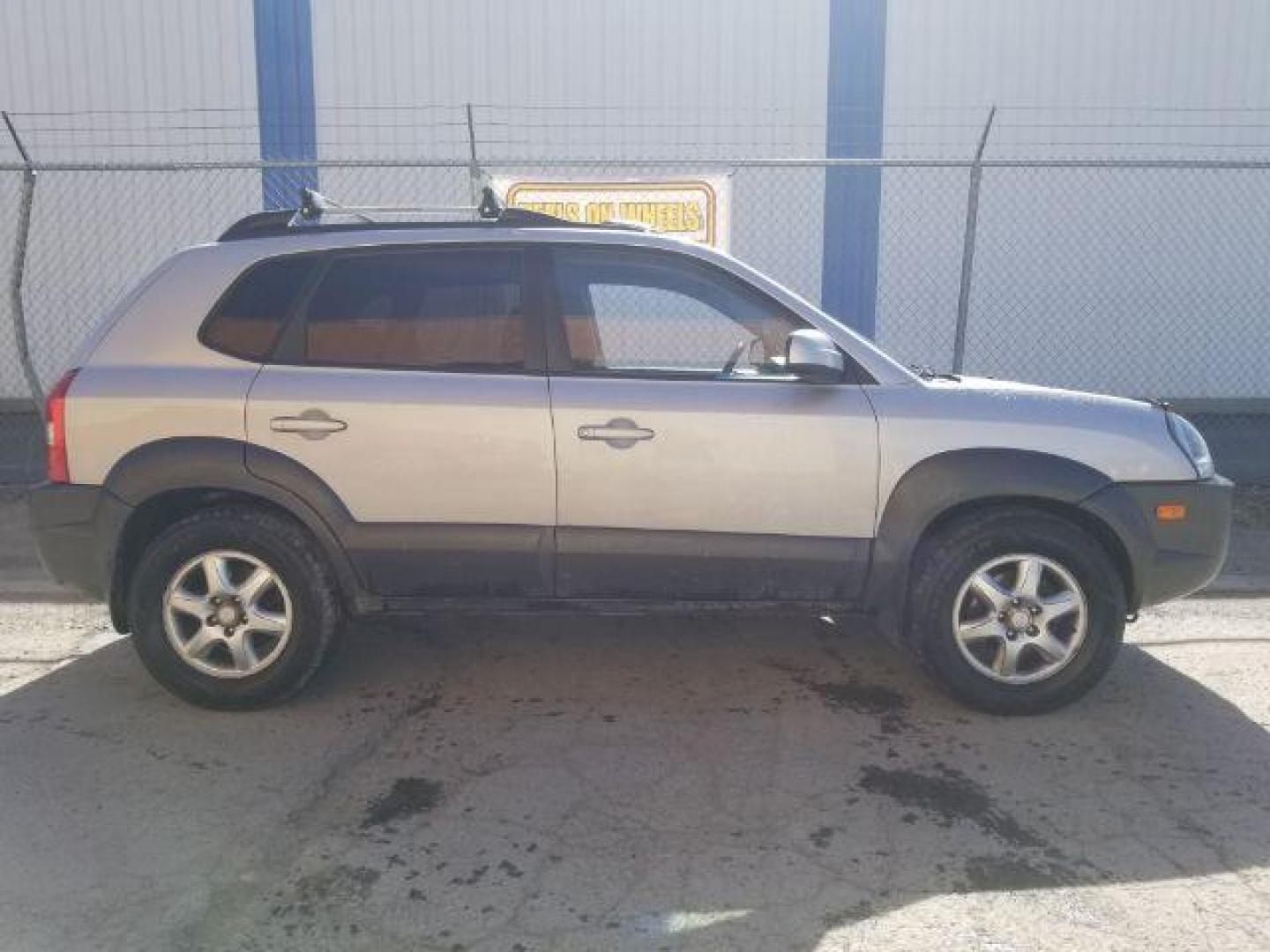 2005 Hyundai Tucson GLS | LX (KM8JN72D65U) with an 2.7L V-6 DOHC engine, located at 1800 West Broadway, Missoula, 59808, (406) 543-1986, 46.881348, -114.023628 - Photo#3