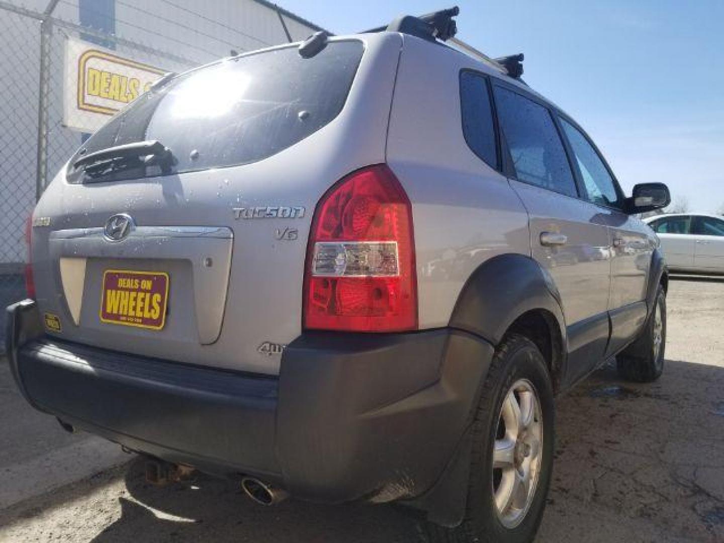 2005 Hyundai Tucson GLS | LX (KM8JN72D65U) with an 2.7L V-6 DOHC engine, located at 1800 West Broadway, Missoula, 59808, (406) 543-1986, 46.881348, -114.023628 - Photo#4