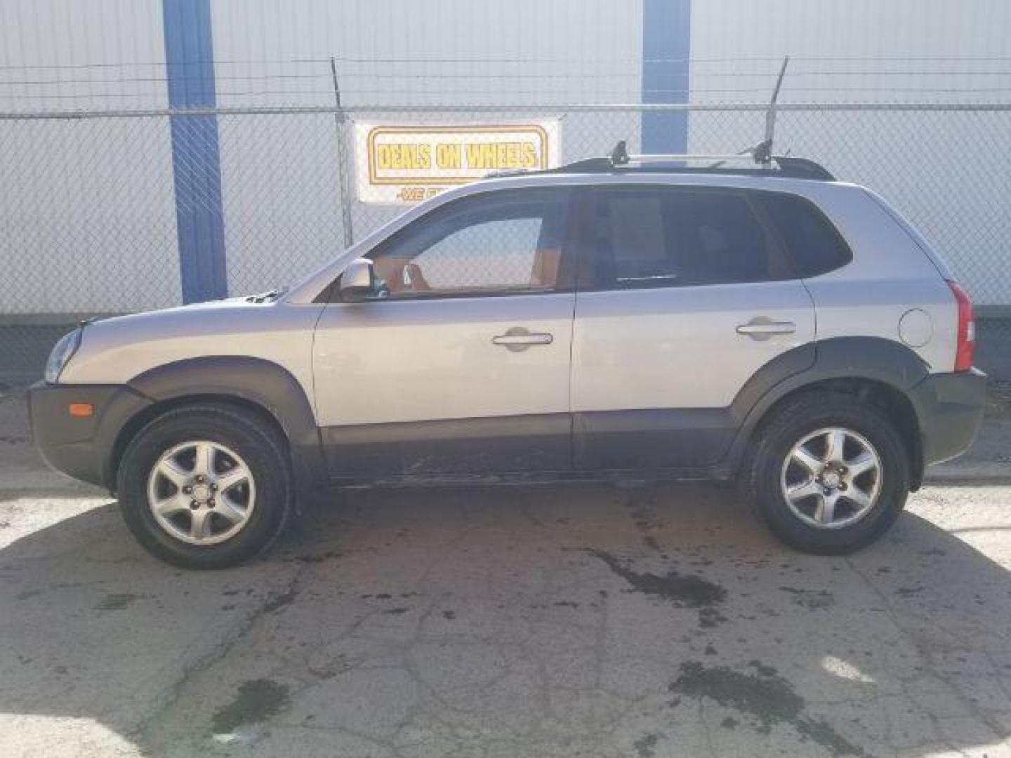2005 Hyundai Tucson GLS | LX (KM8JN72D65U) with an 2.7L V-6 DOHC engine, located at 1800 West Broadway, Missoula, 59808, (406) 543-1986, 46.881348, -114.023628 - Photo#6
