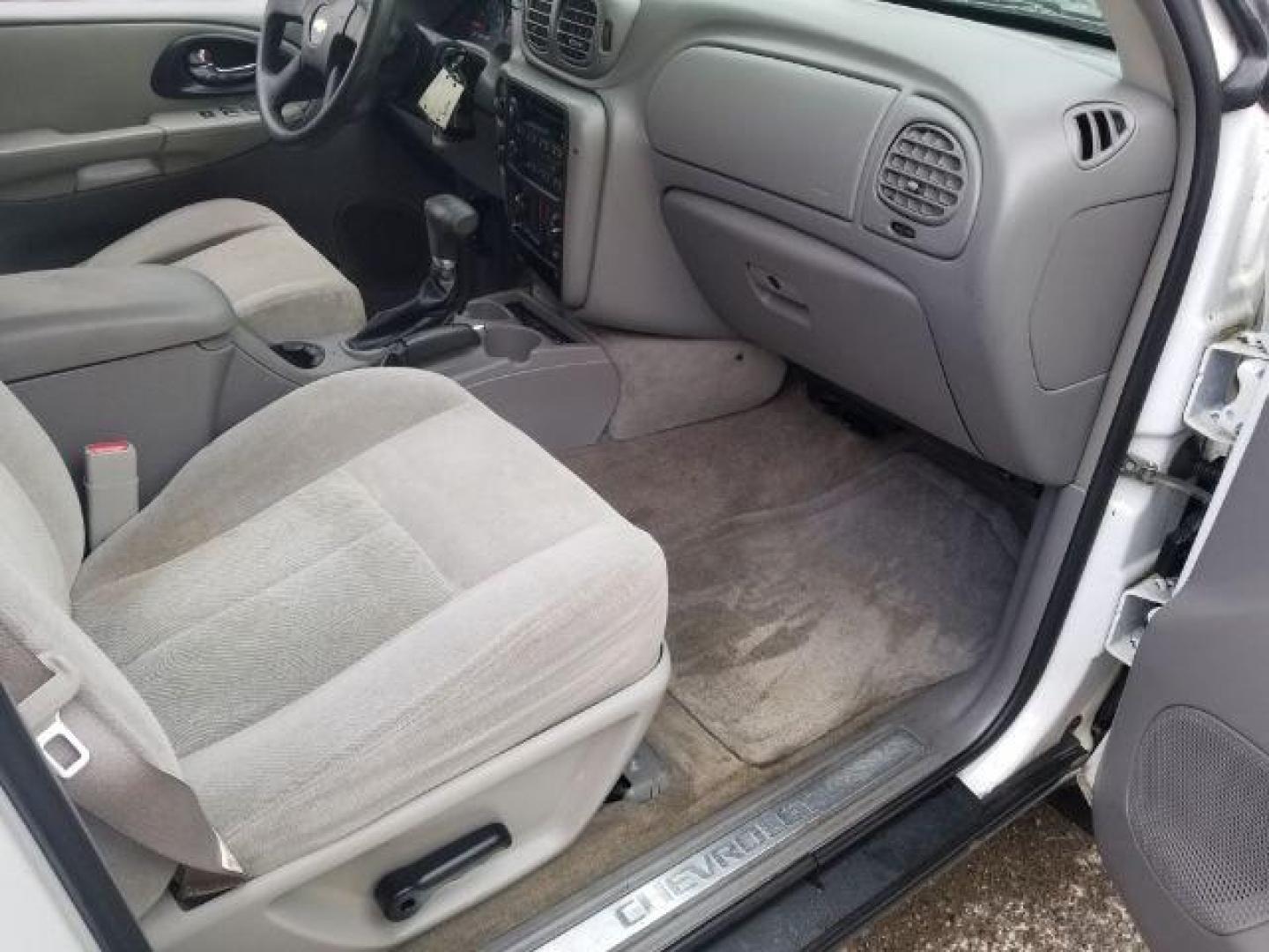 2006 Chevrolet TrailBlazer LS (1GNDT13S062) with an Vortec 4.2L I-6 DOHC engine, located at 1821 N Montana Ave., Helena, MT, 59601, (406) 422-1031, 0.000000, 0.000000 - Photo#10