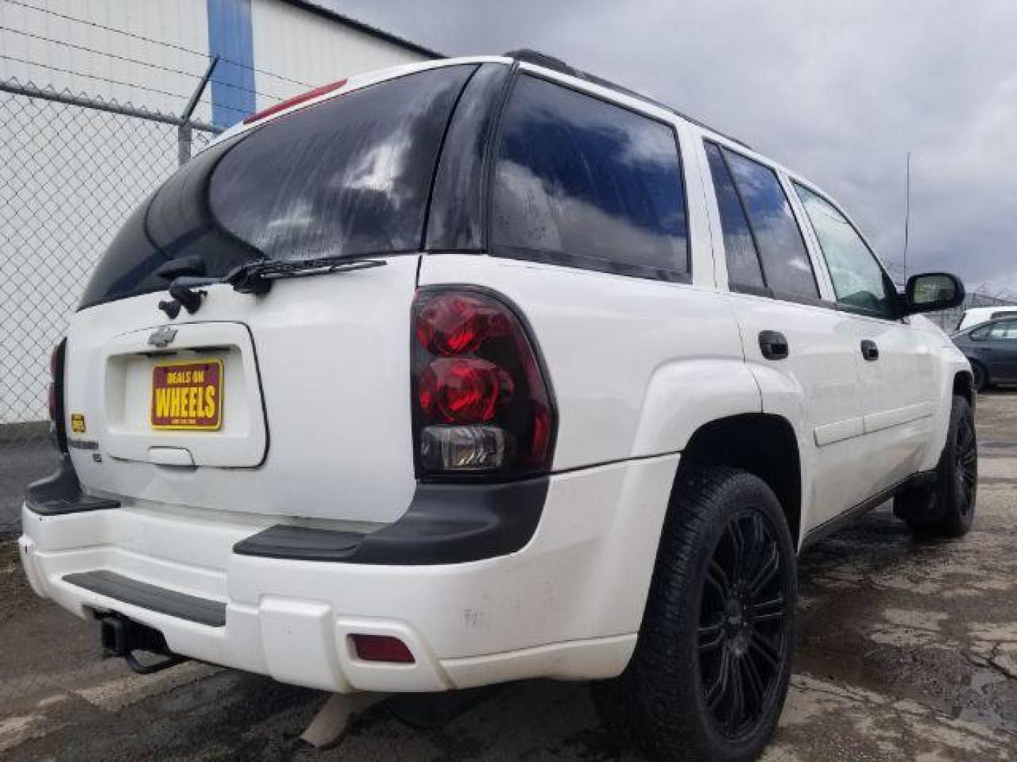 2006 Chevrolet TrailBlazer LS (1GNDT13S062) with an Vortec 4.2L I-6 DOHC engine, located at 1821 N Montana Ave., Helena, MT, 59601, (406) 422-1031, 0.000000, 0.000000 - Photo#4