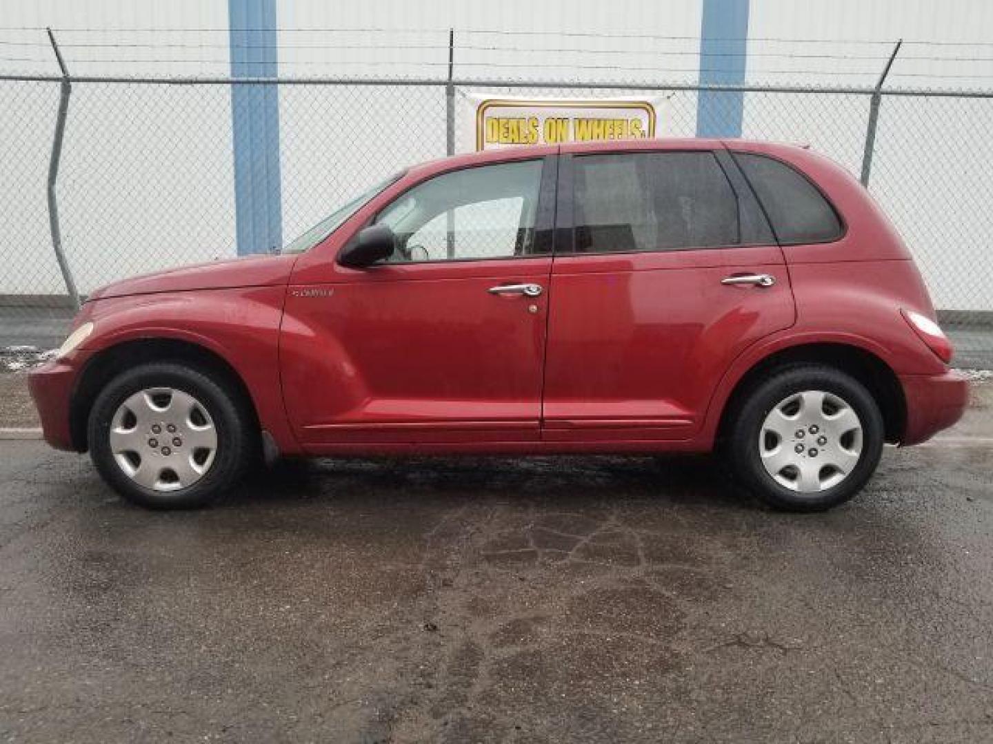 2006 Chrysler PT Cruiser Touring Edition (3A4FY58B56T) with an 2.4L L4 DOHC 16V engine, located at 1821 N Montana Ave., Helena, MT, 59601, (406) 422-1031, 0.000000, 0.000000 - Photo#6