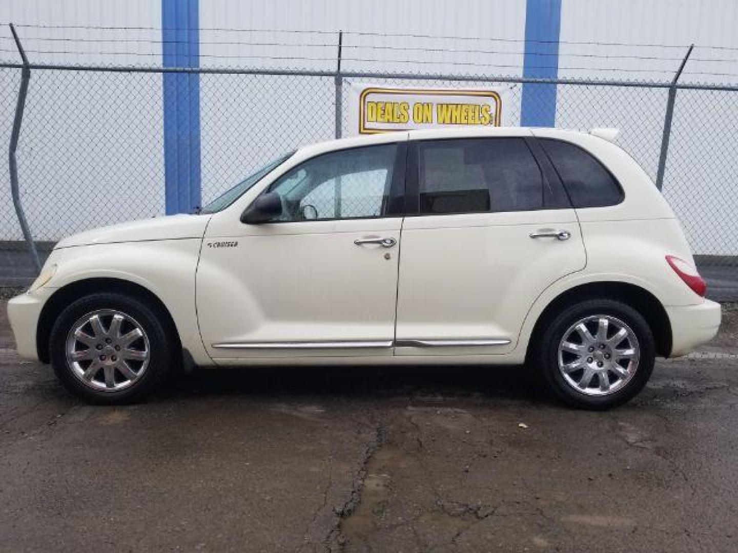 2006 Chrysler PT Cruiser Limited (3A8FY68886T) with an 2.4L I-4 DOHC engine, located at 601 E. Idaho St., Kalispell, MT, 59901, 0.000000, 0.000000 - Photo#6