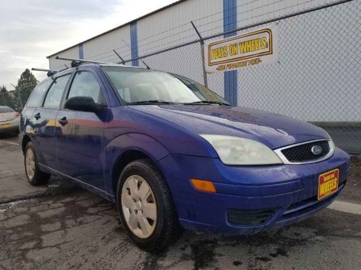 2006 Ford Focus Wagon ZXW SE (1FAFP36N16W) with an 2.0L L4 DOHC 16V engine, located at 1821 N Montana Ave., Helena, MT, 59601, (406) 422-1031, 0.000000, 0.000000 - Photo#2
