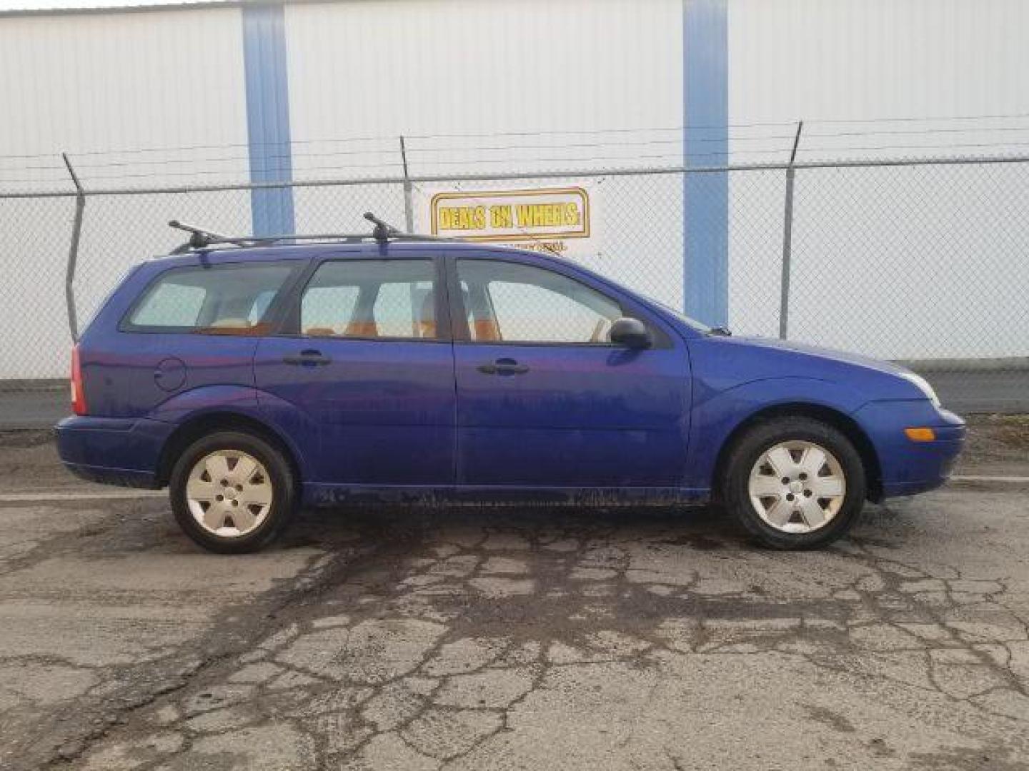 2006 Ford Focus Wagon ZXW SE (1FAFP36N16W) with an 2.0L L4 DOHC 16V engine, located at 1821 N Montana Ave., Helena, MT, 59601, (406) 422-1031, 0.000000, 0.000000 - Photo#3