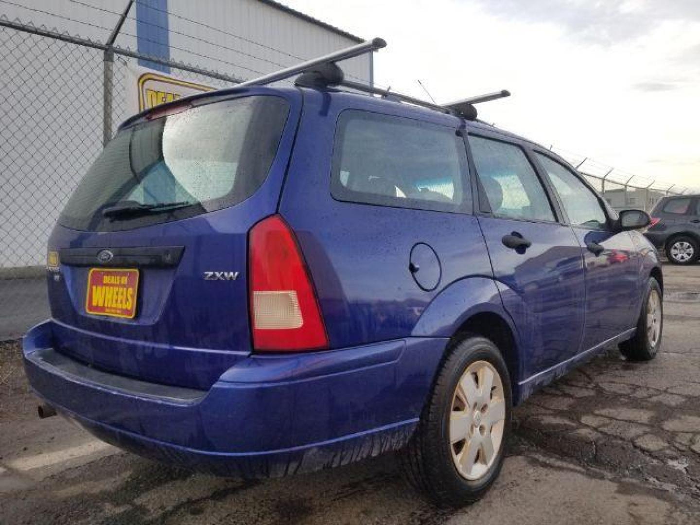 2006 Ford Focus Wagon ZXW SE (1FAFP36N16W) with an 2.0L L4 DOHC 16V engine, located at 1821 N Montana Ave., Helena, MT, 59601, (406) 422-1031, 0.000000, 0.000000 - Photo#4