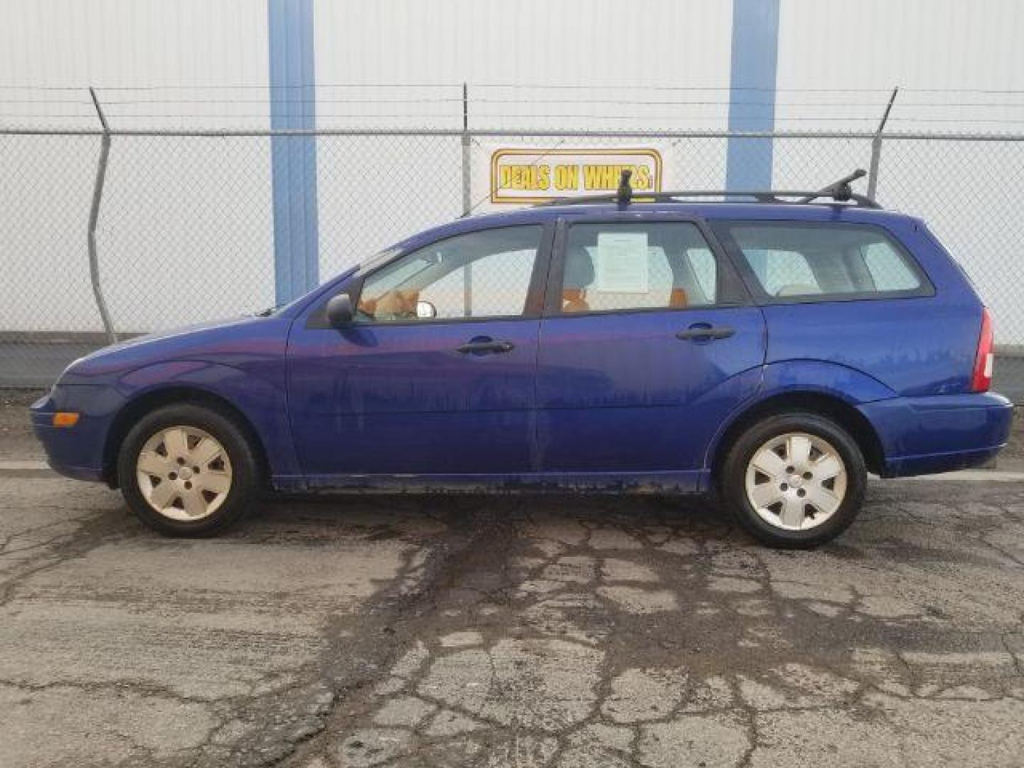 2006 Ford Focus Wagon ZXW SE (1FAFP36N16W) with an 2.0L L4 DOHC 16V engine, located at 1821 N Montana Ave., Helena, MT, 59601, (406) 422-1031, 0.000000, 0.000000 - Photo#6