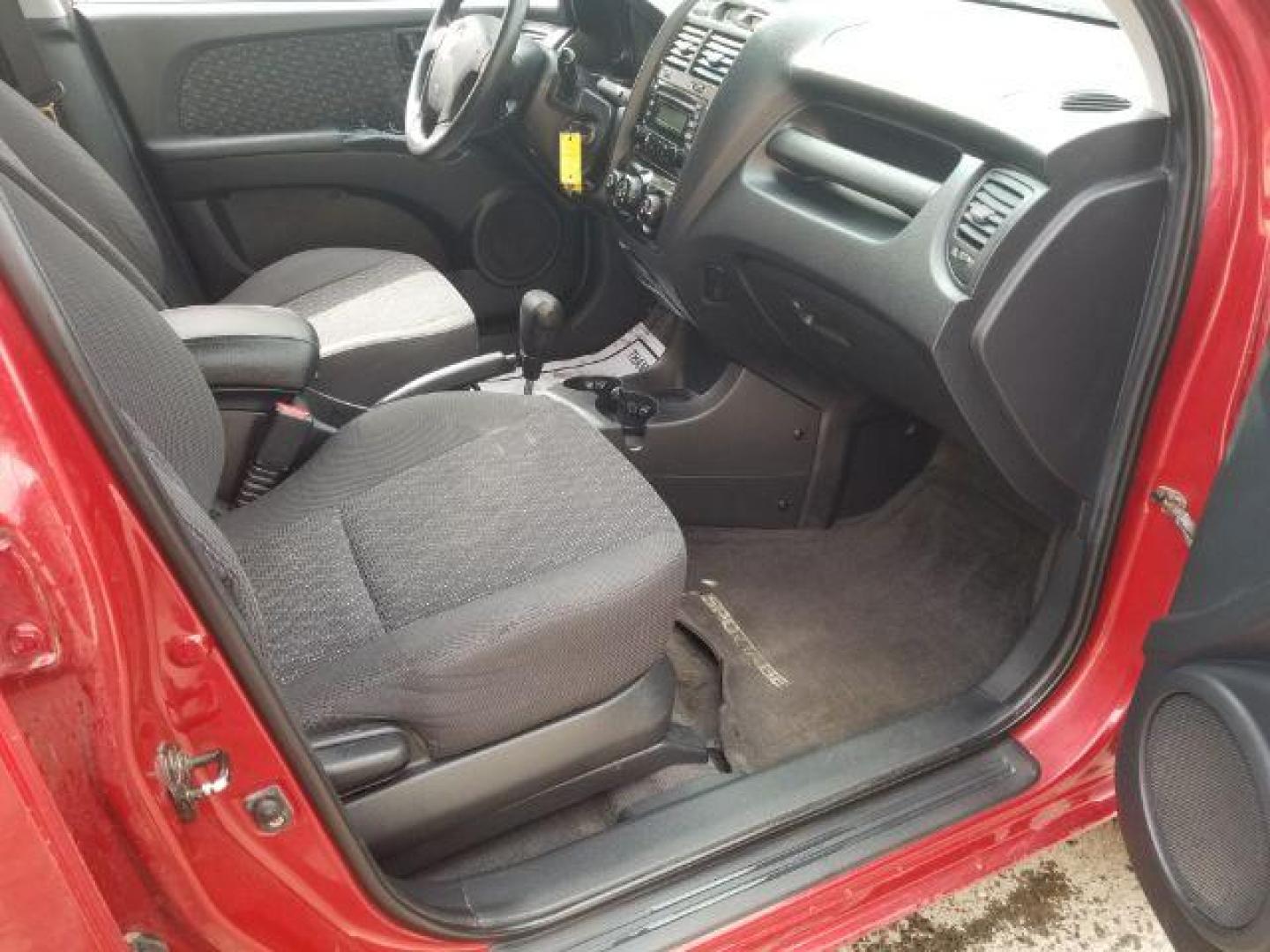 2006 Kia Sportage LX 2WD (KNDJF724267) with an 2.0L L4 DOHC 16V engine, located at 601 E. Idaho St., Kalispell, MT, 59901, 0.000000, 0.000000 - Photo#10