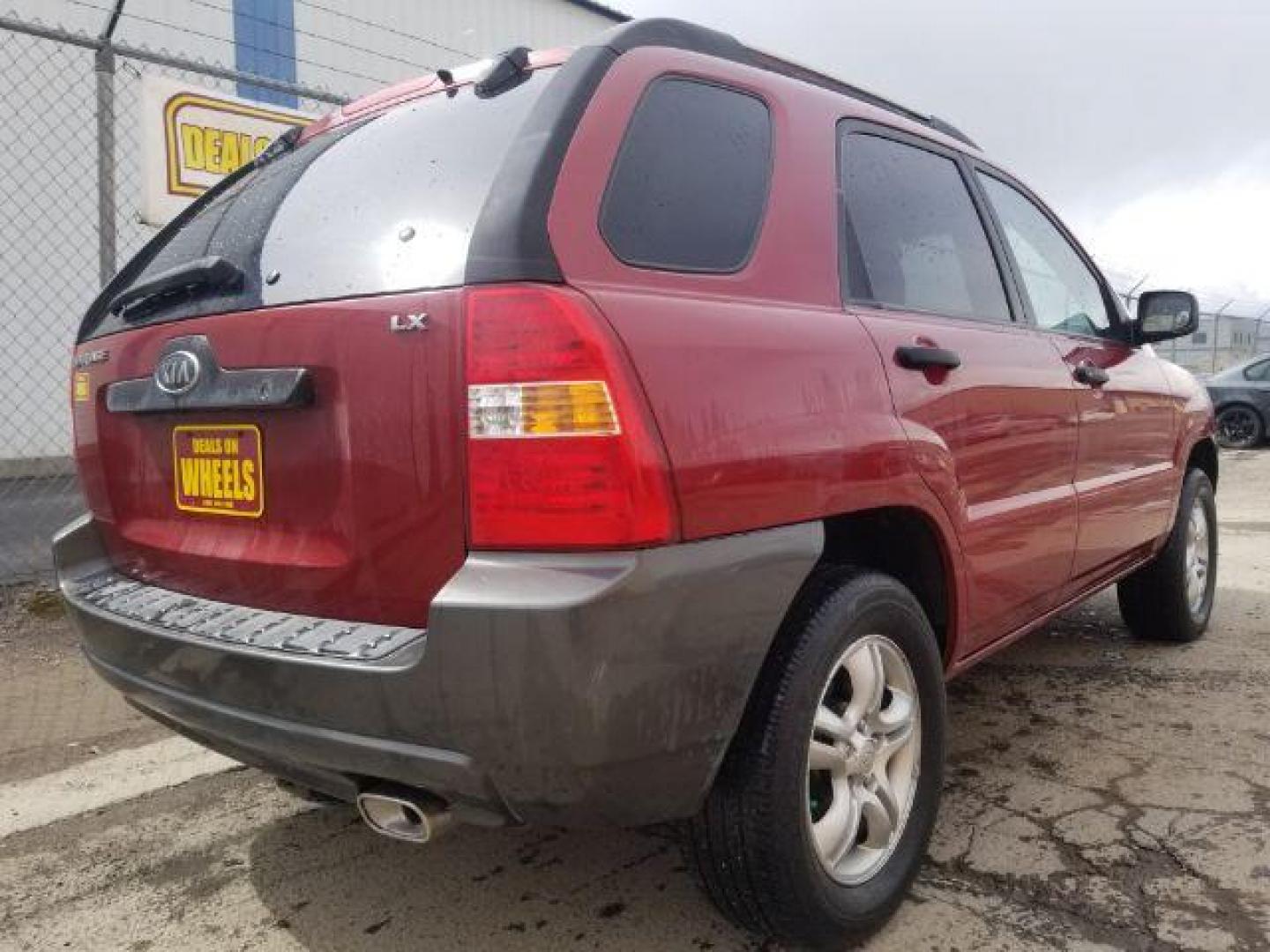 2006 Kia Sportage LX 2WD (KNDJF724267) with an 2.0L L4 DOHC 16V engine, located at 601 E. Idaho St., Kalispell, MT, 59901, 0.000000, 0.000000 - Photo#4
