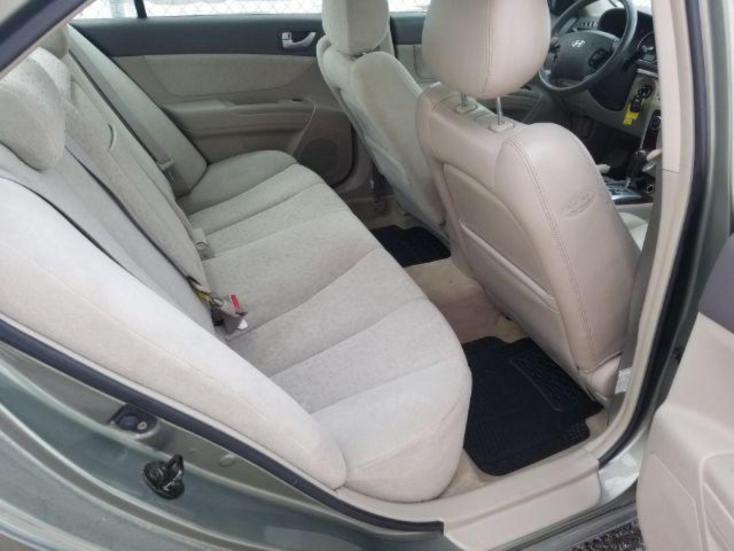 2007 Hyundai Sonata SE XM (5NPEU46F07H) with an 3.3L V6 DOHC 24V engine, 5-Speed Automatic transmission, located at 1821 N Montana Ave., Helena, MT, 59601, (406) 422-1031, 0.000000, 0.000000 - Photo#9