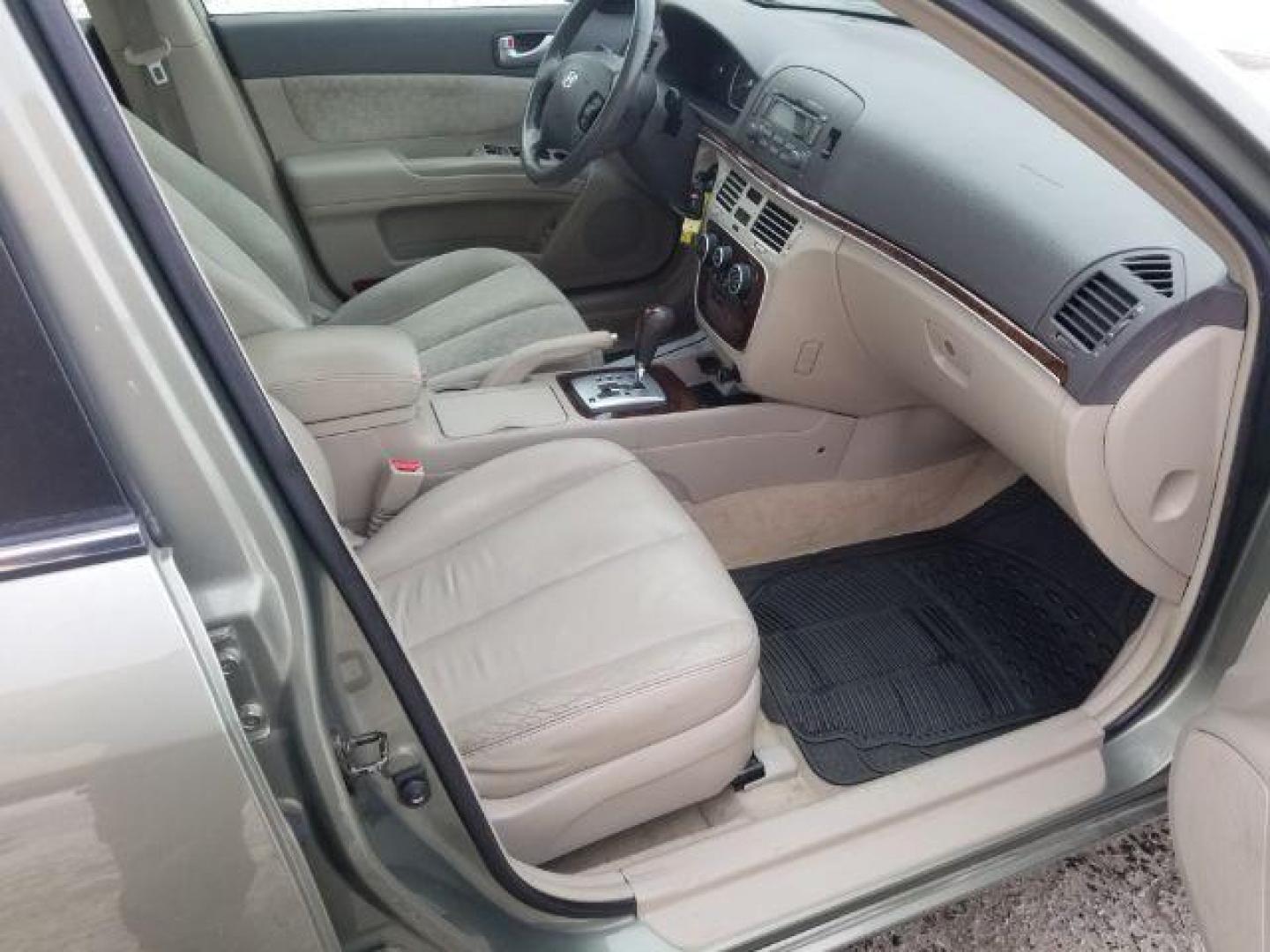 2007 Hyundai Sonata SE XM (5NPEU46F07H) with an 3.3L V6 DOHC 24V engine, 5-Speed Automatic transmission, located at 1821 N Montana Ave., Helena, MT, 59601, (406) 422-1031, 0.000000, 0.000000 - Photo#10