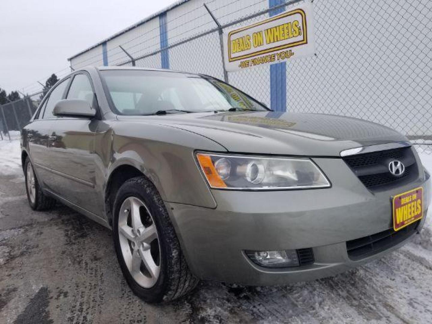 2007 Hyundai Sonata SE XM (5NPEU46F07H) with an 3.3L V6 DOHC 24V engine, 5-Speed Automatic transmission, located at 1821 N Montana Ave., Helena, MT, 59601, (406) 422-1031, 0.000000, 0.000000 - Photo#2