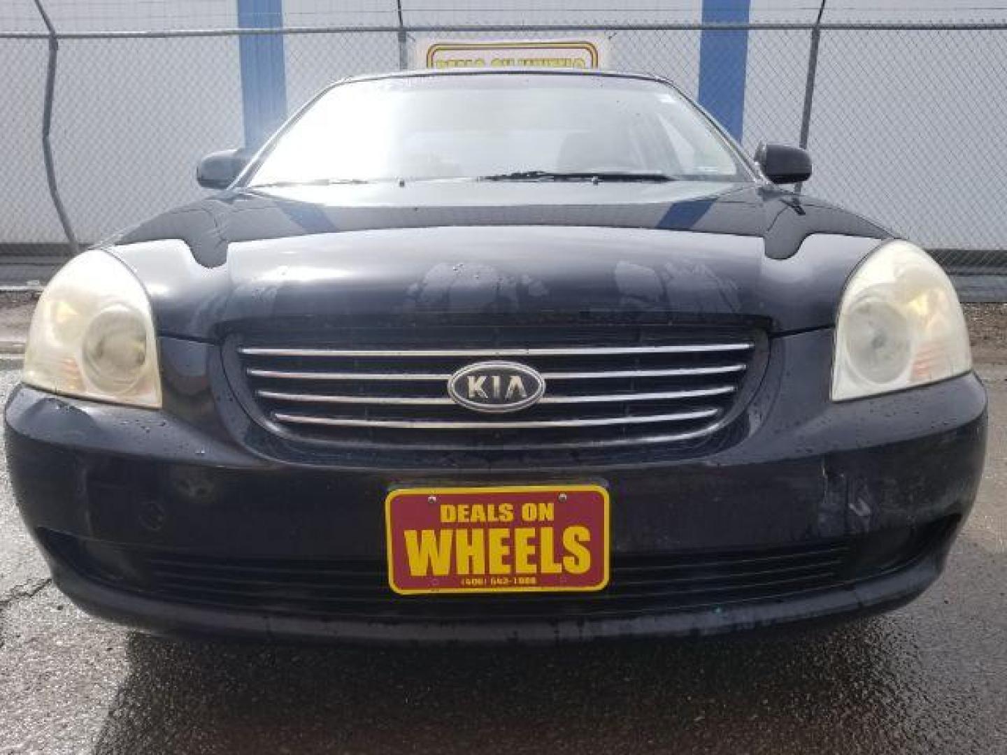 2007 Kia Optima LX (KNAGE123X75) with an 2.4L L4 DOHC 16V engine, 4-Speed Automatic transmission, located at 601 E. Idaho St., Kalispell, MT, 59901, 0.000000, 0.000000 - Photo#1