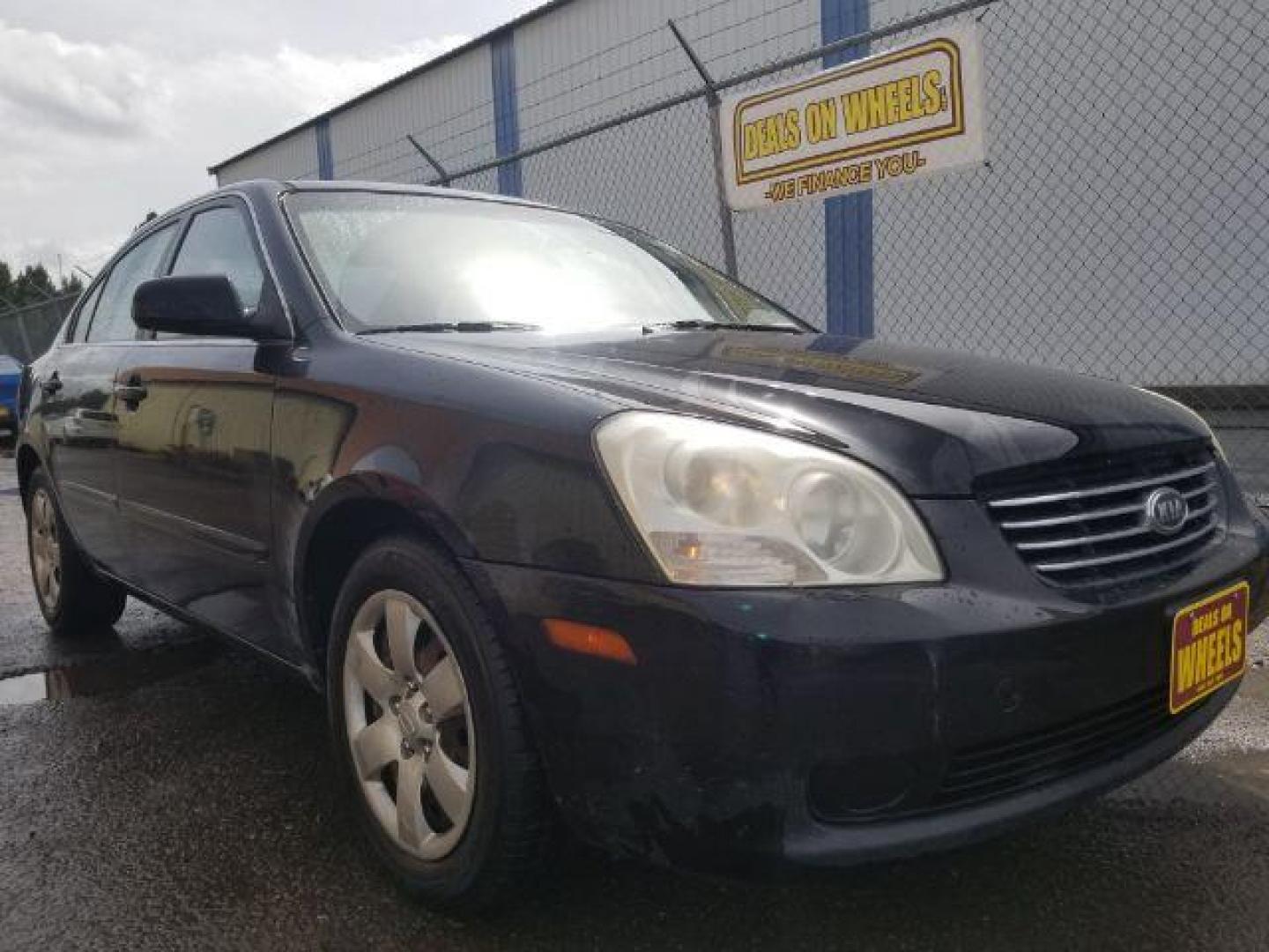 2007 Kia Optima LX (KNAGE123X75) with an 2.4L L4 DOHC 16V engine, 4-Speed Automatic transmission, located at 601 E. Idaho St., Kalispell, MT, 59901, 0.000000, 0.000000 - Photo#2