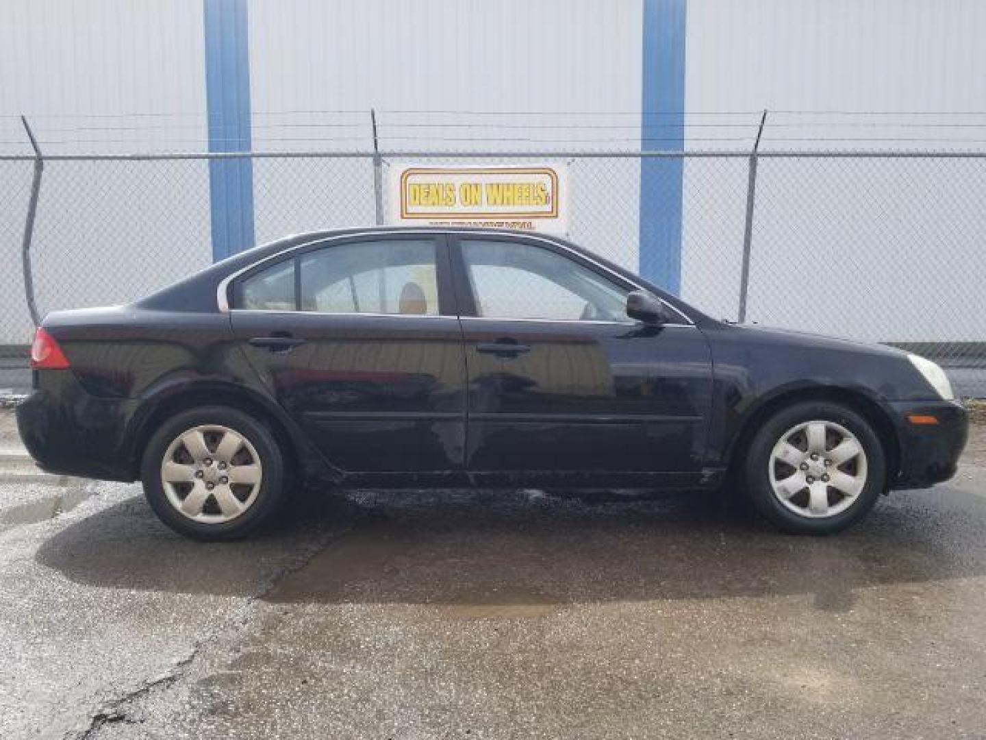2007 Kia Optima LX (KNAGE123X75) with an 2.4L L4 DOHC 16V engine, 4-Speed Automatic transmission, located at 601 E. Idaho St., Kalispell, MT, 59901, 0.000000, 0.000000 - Photo#3