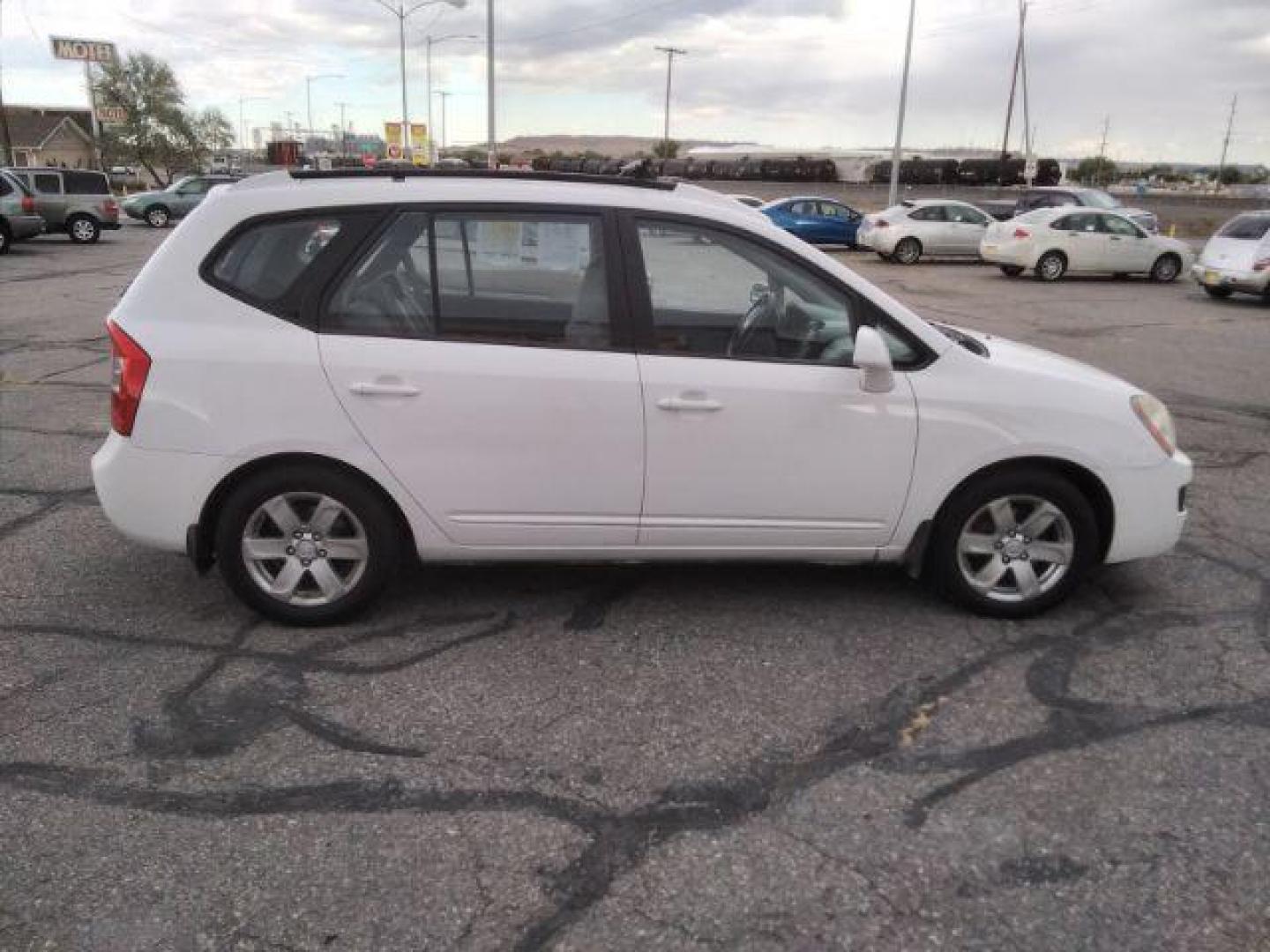 2007 Kia Rondo LX (KNAFG525177) with an 2.4L L4 DOHC 16V engine, 4-Speed Automatic transmission, located at 1800 West Broadway, Missoula, 59808, (406) 543-1986, 46.881348, -114.023628 - Photo#3