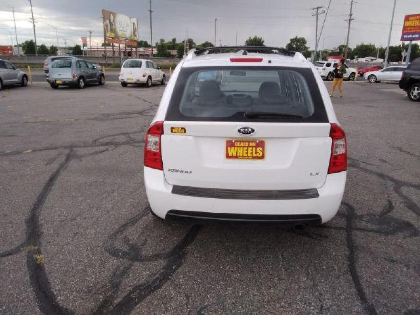 2007 Kia Rondo LX (KNAFG525177) with an 2.4L L4 DOHC 16V engine, 4-Speed Automatic transmission, located at 1800 West Broadway, Missoula, 59808, (406) 543-1986, 46.881348, -114.023628 - Photo#5