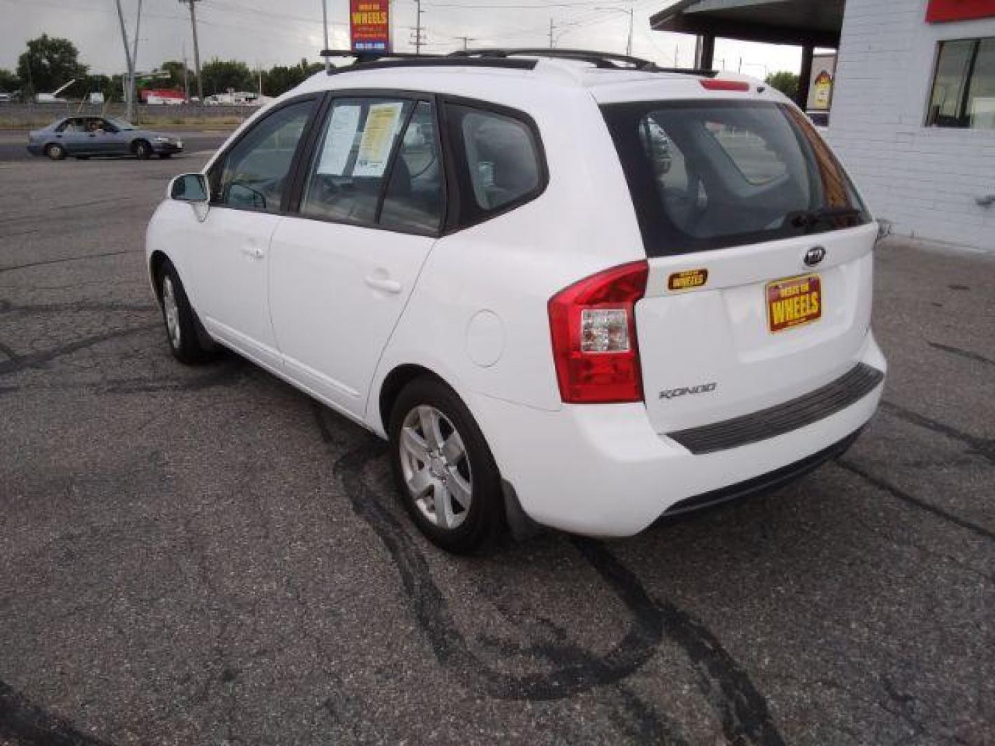 2007 Kia Rondo LX (KNAFG525177) with an 2.4L L4 DOHC 16V engine, 4-Speed Automatic transmission, located at 1800 West Broadway, Missoula, 59808, (406) 543-1986, 46.881348, -114.023628 - Photo#6