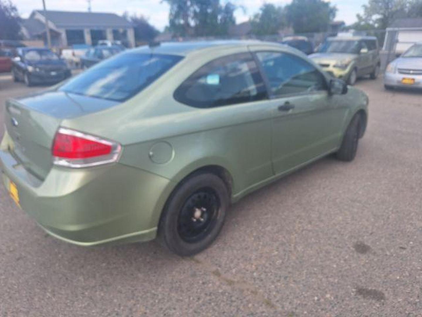 2008 GREEN FORD FOCUS green (1FAHP32N58W) with an 2.0L 16V engine, Manual transmission, located at 1821 N Montana Ave., Helena, MT, 59601, (406) 422-1031, 0.000000, 0.000000 - Photo#1