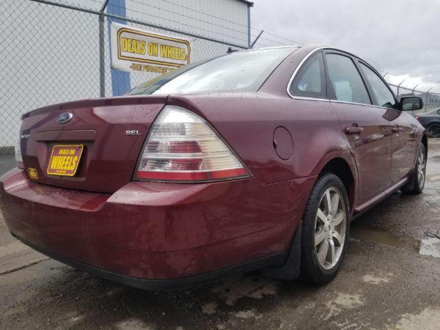 2008 Ford Taurus SEL (1FAHP24W28G) with an Duratec 3.5L V-6 DOHC engine, located at 601 E. Idaho St., Kalispell, MT, 59901, 0.000000, 0.000000 - Photo#4