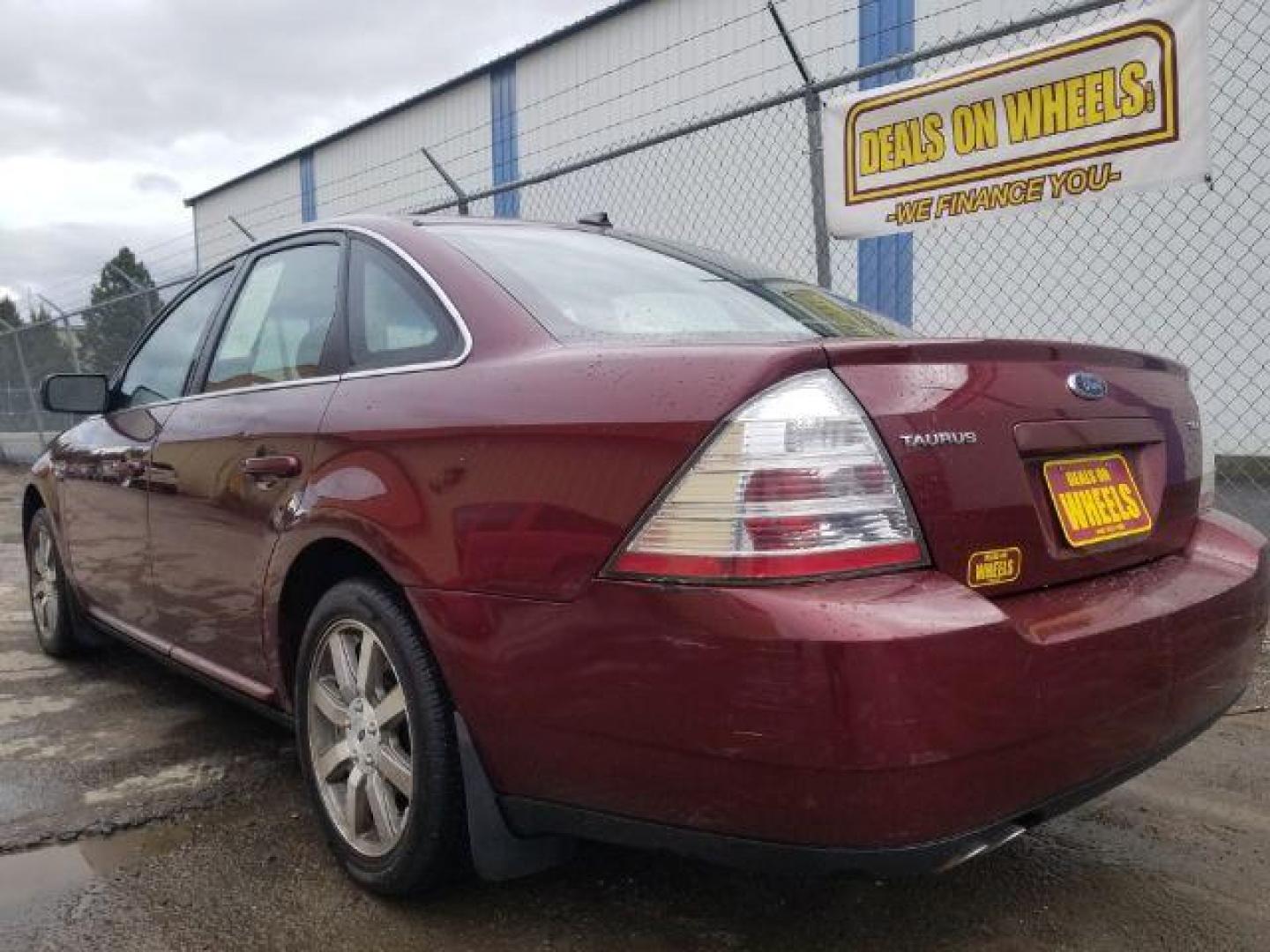 2008 Ford Taurus SEL (1FAHP24W28G) with an Duratec 3.5L V-6 DOHC engine, located at 601 E. Idaho St., Kalispell, MT, 59901, 0.000000, 0.000000 - Photo#5