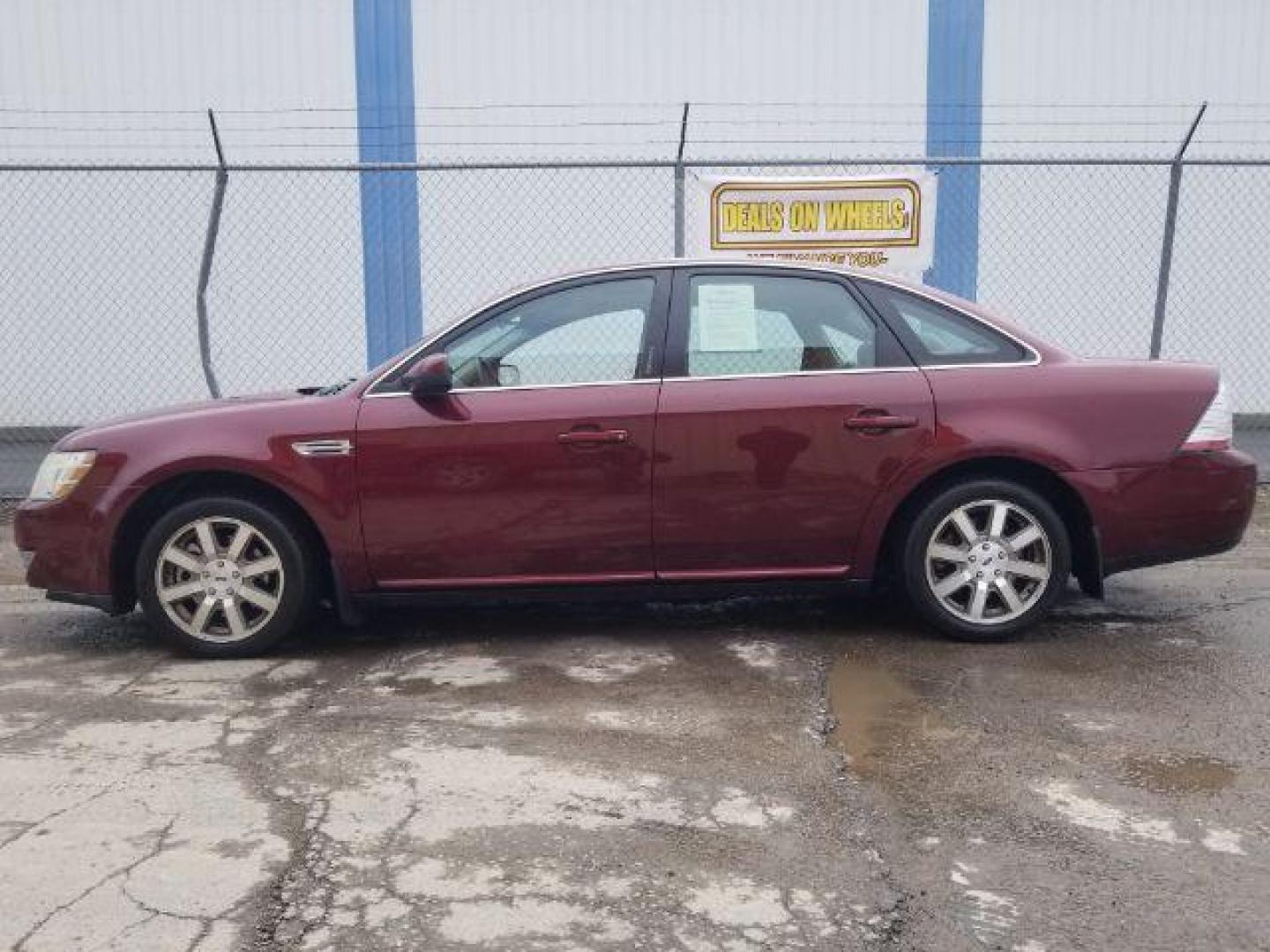 2008 Ford Taurus SEL (1FAHP24W28G) with an Duratec 3.5L V-6 DOHC engine, located at 601 E. Idaho St., Kalispell, MT, 59901, 0.000000, 0.000000 - Photo#6