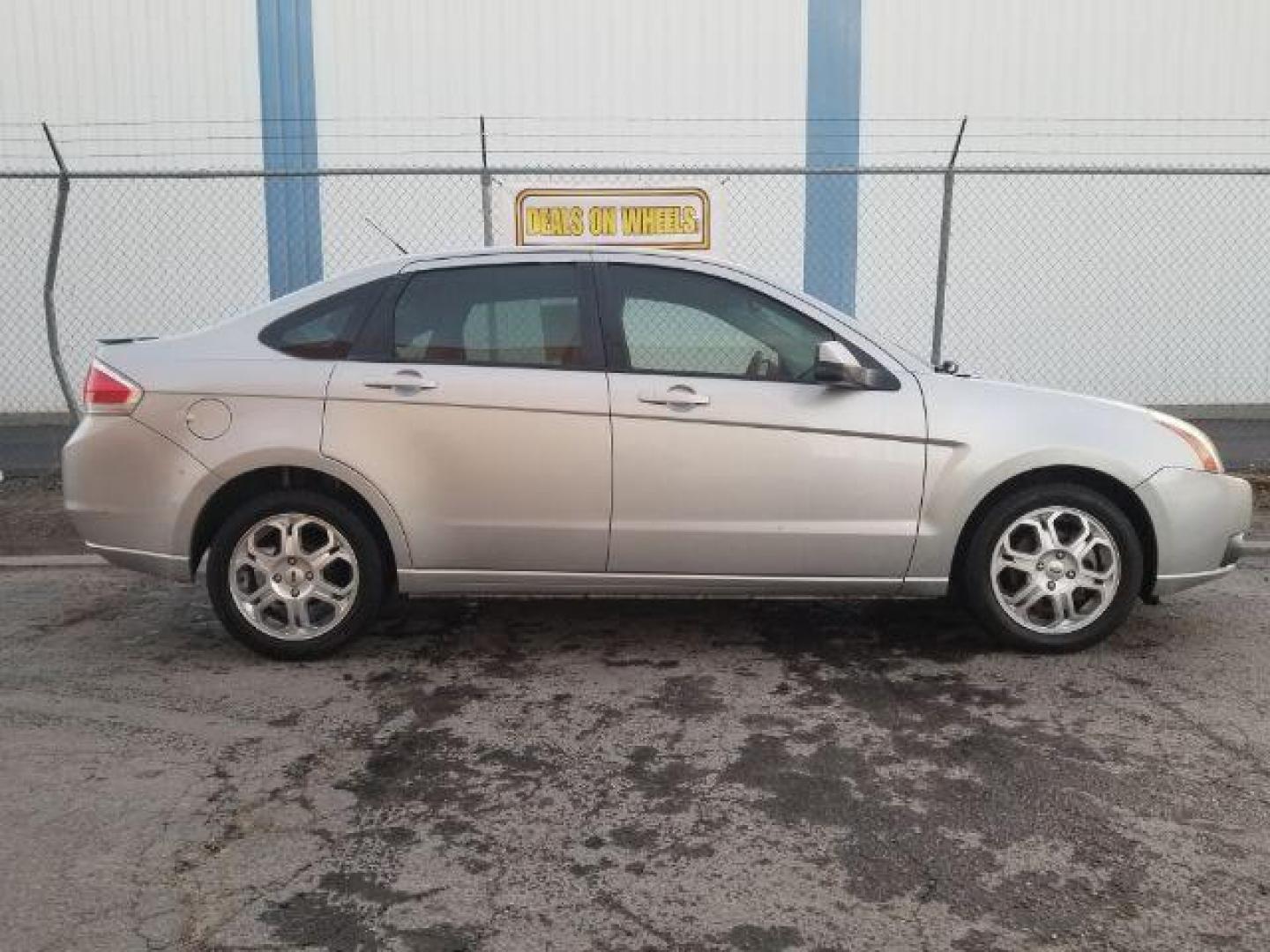 2009 Ford Focus SES Sedan (1FAHP36N99W) with an 2.0L L4 DOHC 16V engine, located at 1800 West Broadway, Missoula, 59808, (406) 543-1986, 46.881348, -114.023628 - Photo#3