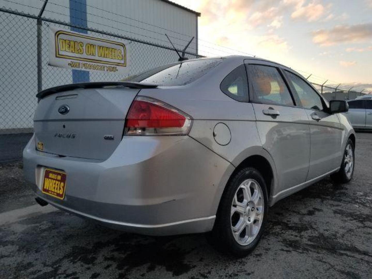2009 Ford Focus SES Sedan (1FAHP36N99W) with an 2.0L L4 DOHC 16V engine, located at 1800 West Broadway, Missoula, 59808, (406) 543-1986, 46.881348, -114.023628 - Photo#4