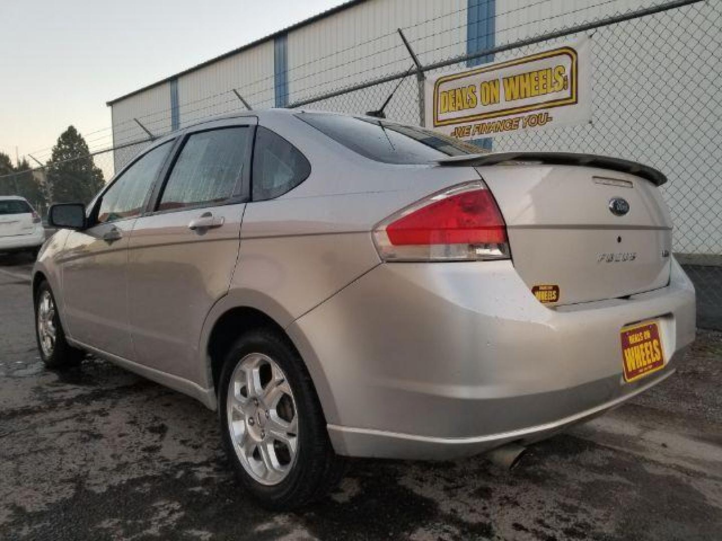 2009 Ford Focus SES Sedan (1FAHP36N99W) with an 2.0L L4 DOHC 16V engine, located at 1800 West Broadway, Missoula, 59808, (406) 543-1986, 46.881348, -114.023628 - Photo#5