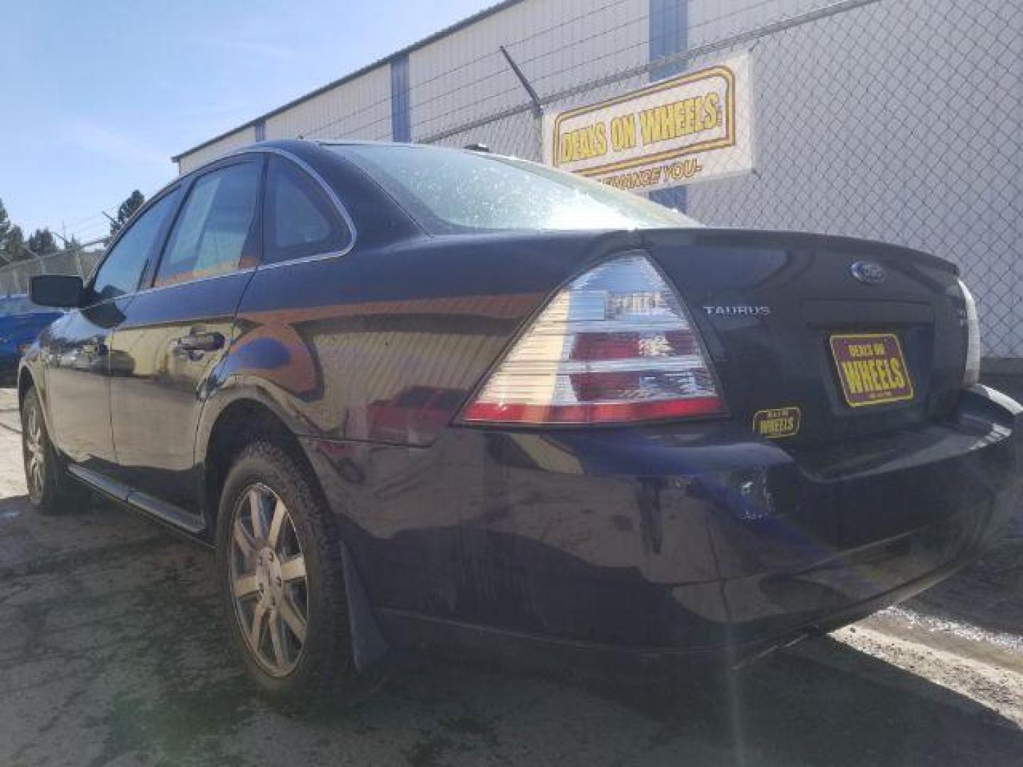 2009 Ford Taurus SEL (1FAHP27W59G) with an Duratec 3.5L V-6 DOHC engine, located at 4047 Montana Ave., Billings, MT, 59101, 45.770847, -108.529800 - Photo#5