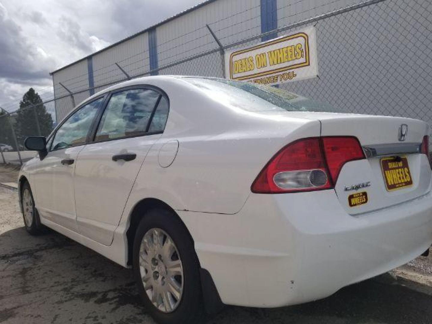 2009 Honda Civic VP (2HGFA16379H) with an 1.8L I-4 i-VTEC variable valve control engine, located at 4801 10th Ave S,, Great Falls, MT, 59405, 0.000000, 0.000000 - Photo#5