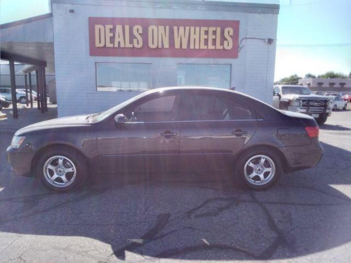 2009 Hyundai Sonata GLS (5NPET46C59H) with an 2.4L L4 DOHC 16V engine, located at 1800 West Broadway, Missoula, 59808, (406) 543-1986, 46.881348, -114.023628 - Photo#1