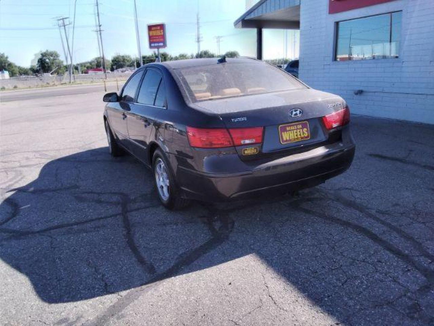 2009 Hyundai Sonata GLS (5NPET46C59H) with an 2.4L L4 DOHC 16V engine, located at 1800 West Broadway, Missoula, 59808, (406) 543-1986, 46.881348, -114.023628 - Photo#2