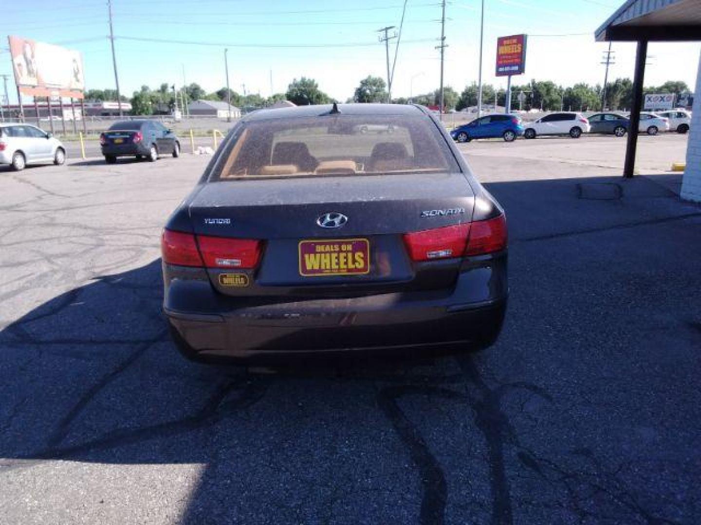 2009 Hyundai Sonata GLS (5NPET46C59H) with an 2.4L L4 DOHC 16V engine, located at 1800 West Broadway, Missoula, 59808, (406) 543-1986, 46.881348, -114.023628 - Photo#3
