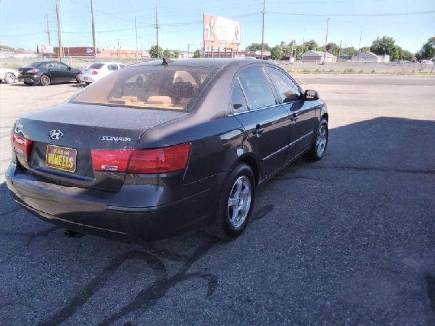 2009 Hyundai Sonata GLS (5NPET46C59H) with an 2.4L L4 DOHC 16V engine, located at 1800 West Broadway, Missoula, 59808, (406) 543-1986, 46.881348, -114.023628 - Photo#4
