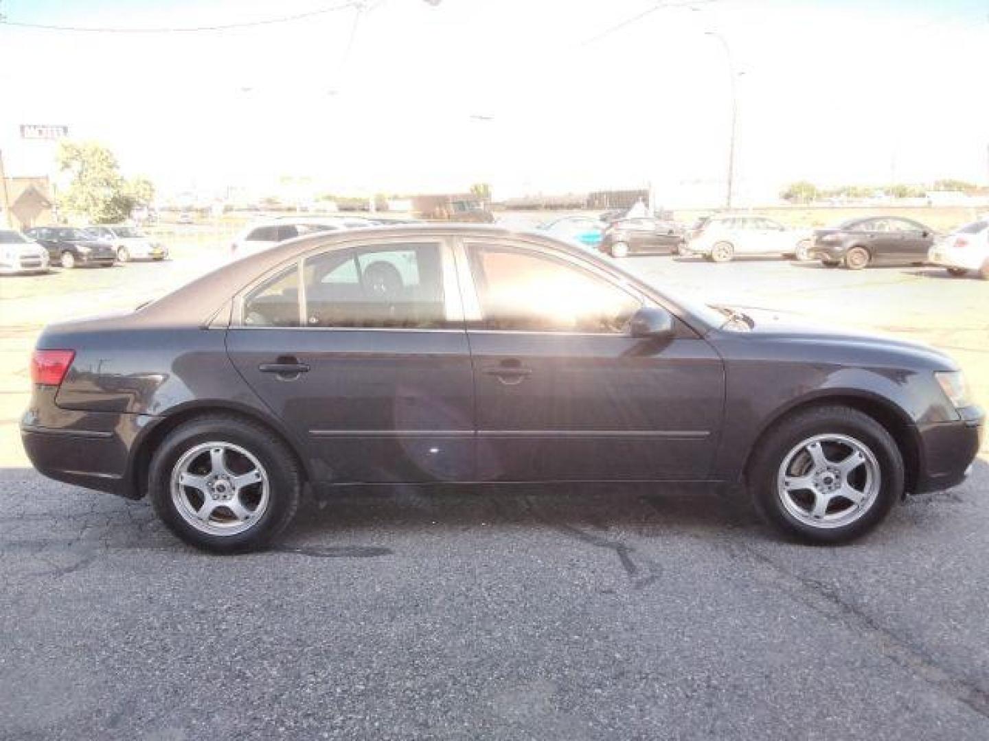 2009 Hyundai Sonata GLS (5NPET46C59H) with an 2.4L L4 DOHC 16V engine, located at 1800 West Broadway, Missoula, 59808, (406) 543-1986, 46.881348, -114.023628 - Photo#5