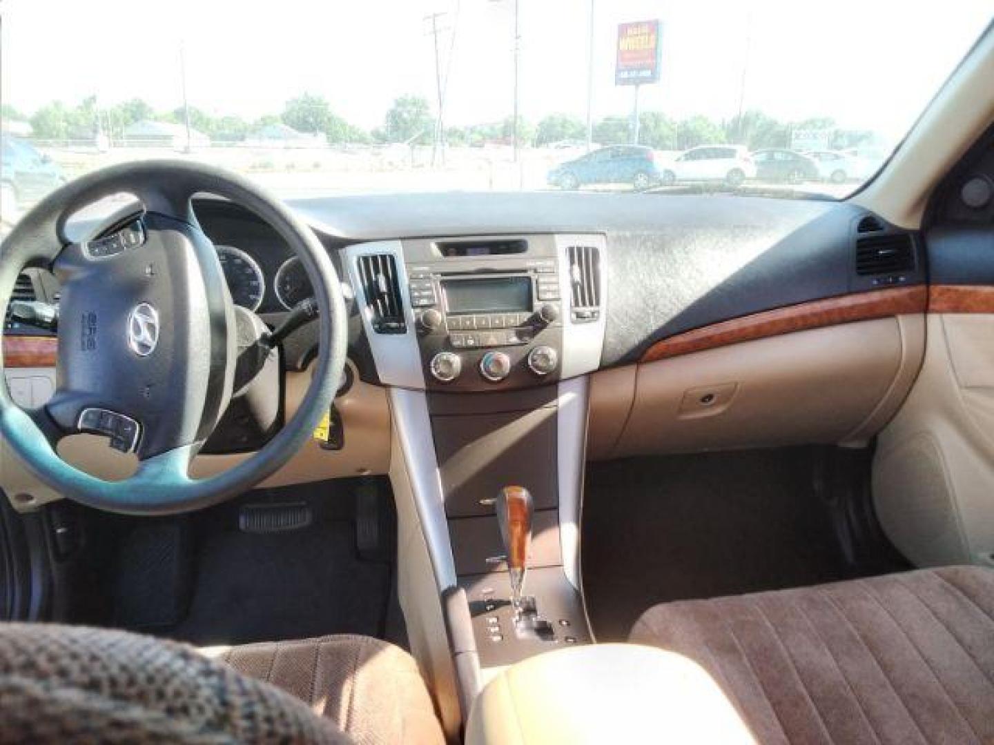 2009 Hyundai Sonata GLS (5NPET46C59H) with an 2.4L L4 DOHC 16V engine, located at 1800 West Broadway, Missoula, 59808, (406) 543-1986, 46.881348, -114.023628 - Photo#8