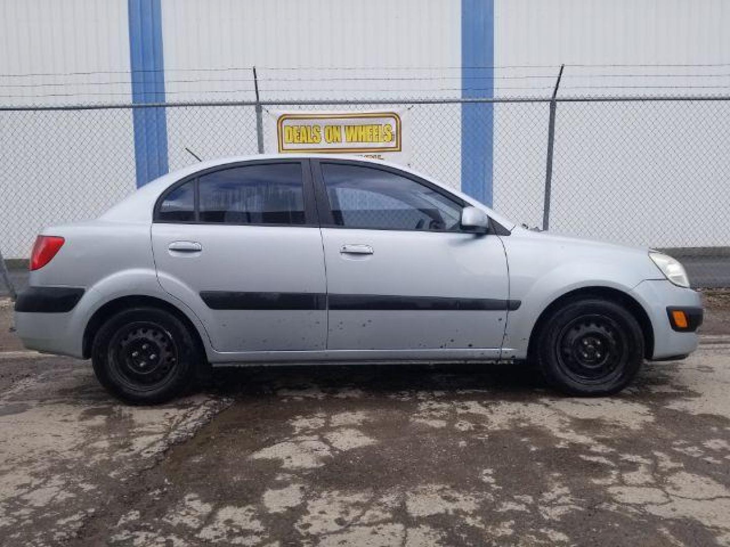 2009 Kia Rio Base (KNADE223296) with an 1.6L L4 DOHC 16V engine, Automatic transmission, located at 1800 West Broadway, Missoula, 59808, (406) 543-1986, 46.881348, -114.023628 - Photo#3