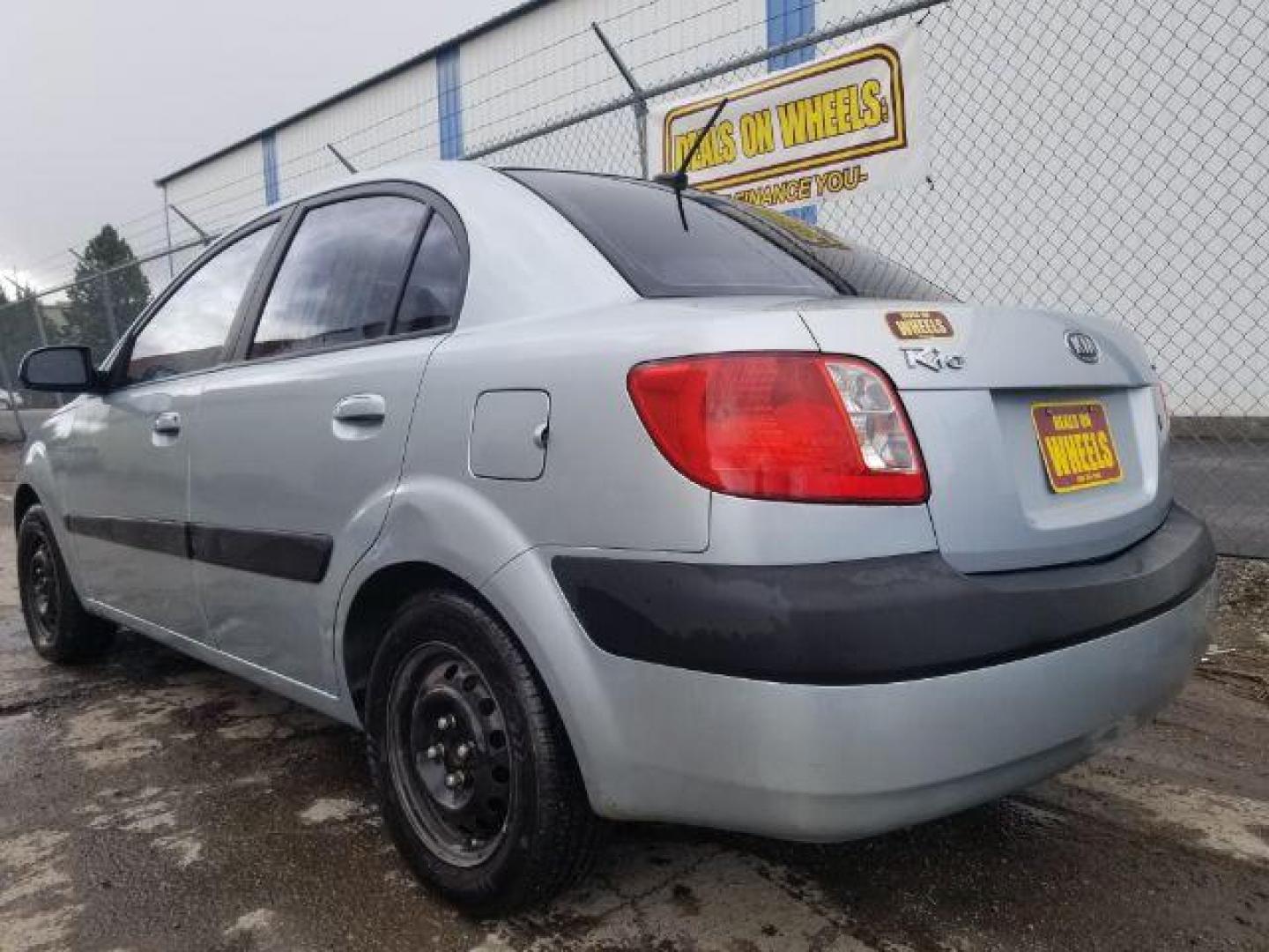 2009 Kia Rio Base (KNADE223296) with an 1.6L L4 DOHC 16V engine, Automatic transmission, located at 1800 West Broadway, Missoula, 59808, (406) 543-1986, 46.881348, -114.023628 - Photo#5