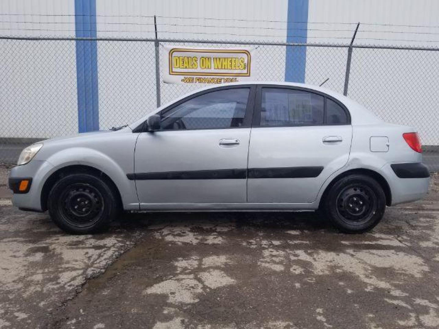 2009 Kia Rio Base (KNADE223296) with an 1.6L L4 DOHC 16V engine, Automatic transmission, located at 1800 West Broadway, Missoula, 59808, (406) 543-1986, 46.881348, -114.023628 - Photo#6