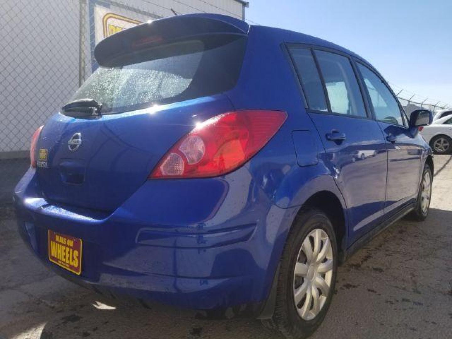 2009 Nissan Versa 1.8S (3N1BC13E19L) with an 1.8L I-4 DOHC engine, located at 1800 West Broadway, Missoula, 59808, (406) 543-1986, 46.881348, -114.023628 - Photo#4