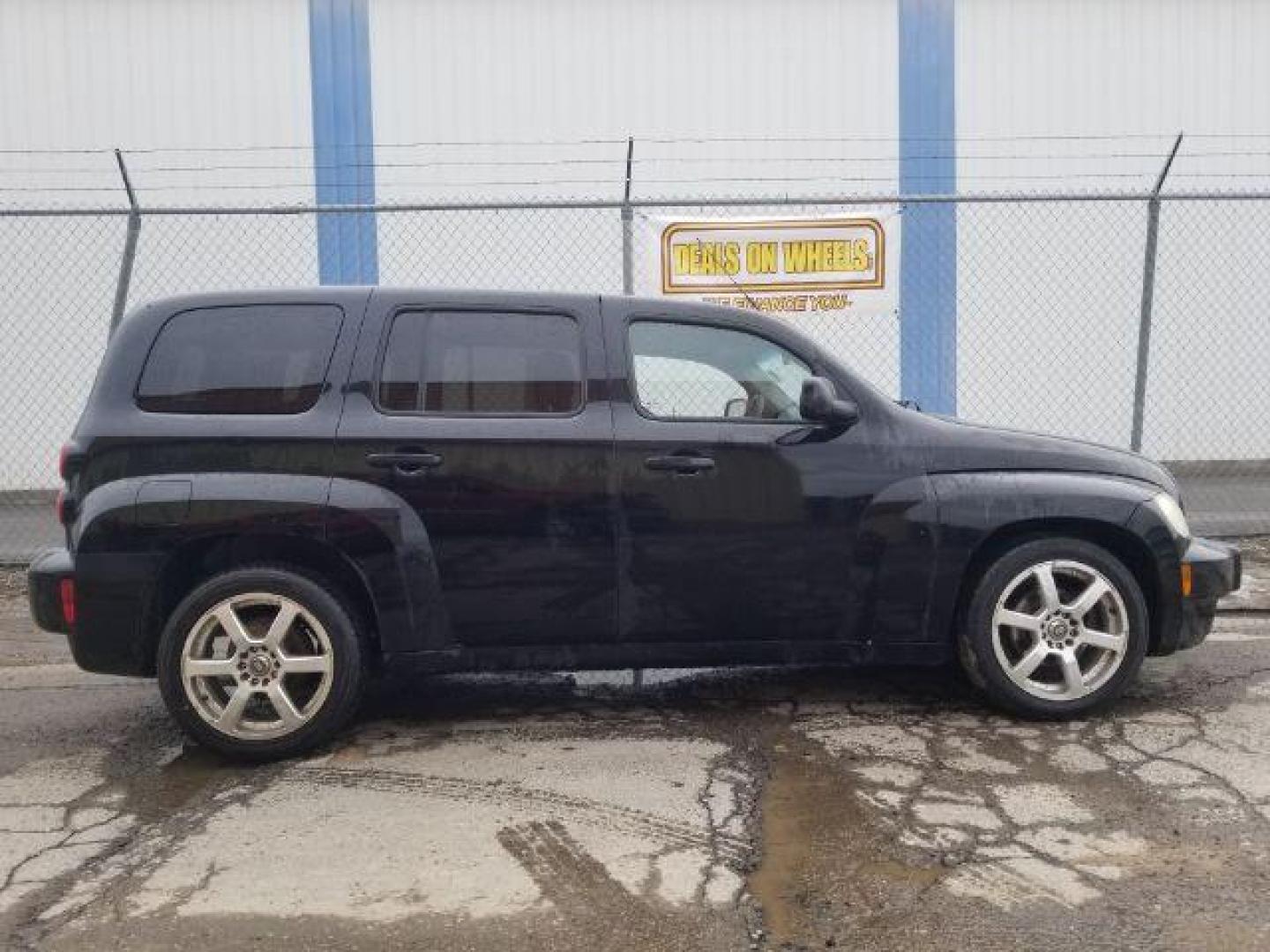 2010 Chevrolet HHR LT1 (3GNBABDB0AS) with an 2.2L L4 DOHC 16V FFV engine, 4-Speed Automatic transmission, located at 1821 N Montana Ave., Helena, MT, 59601, (406) 422-1031, 0.000000, 0.000000 - Photo#3