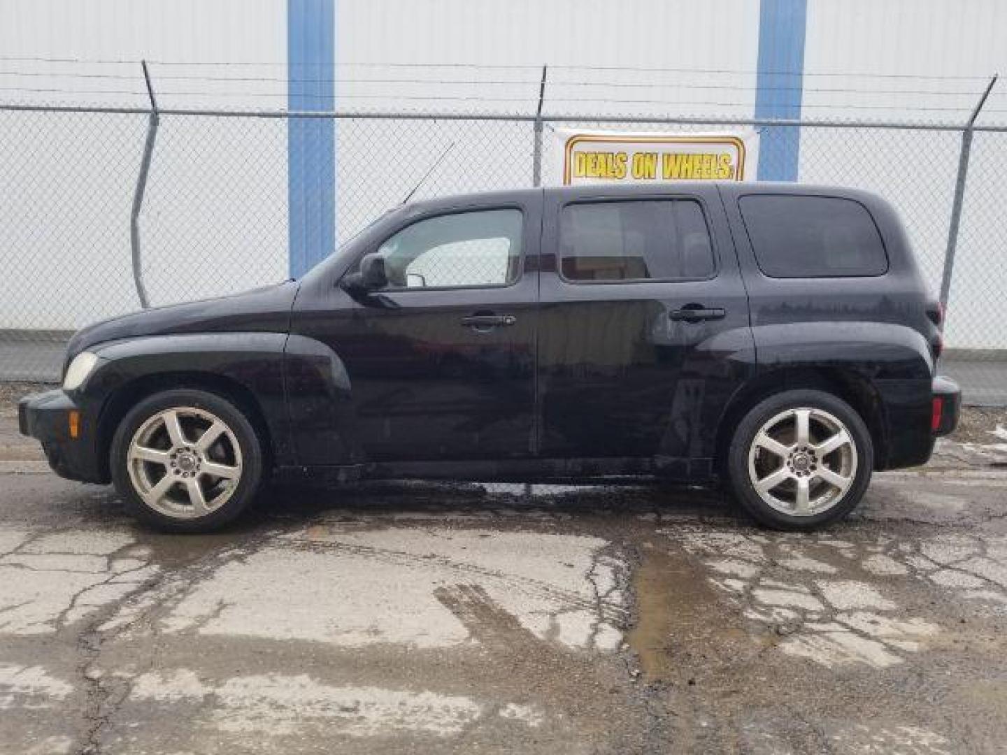 2010 Chevrolet HHR LT1 (3GNBABDB0AS) with an 2.2L L4 DOHC 16V FFV engine, 4-Speed Automatic transmission, located at 1821 N Montana Ave., Helena, MT, 59601, (406) 422-1031, 0.000000, 0.000000 - Photo#6