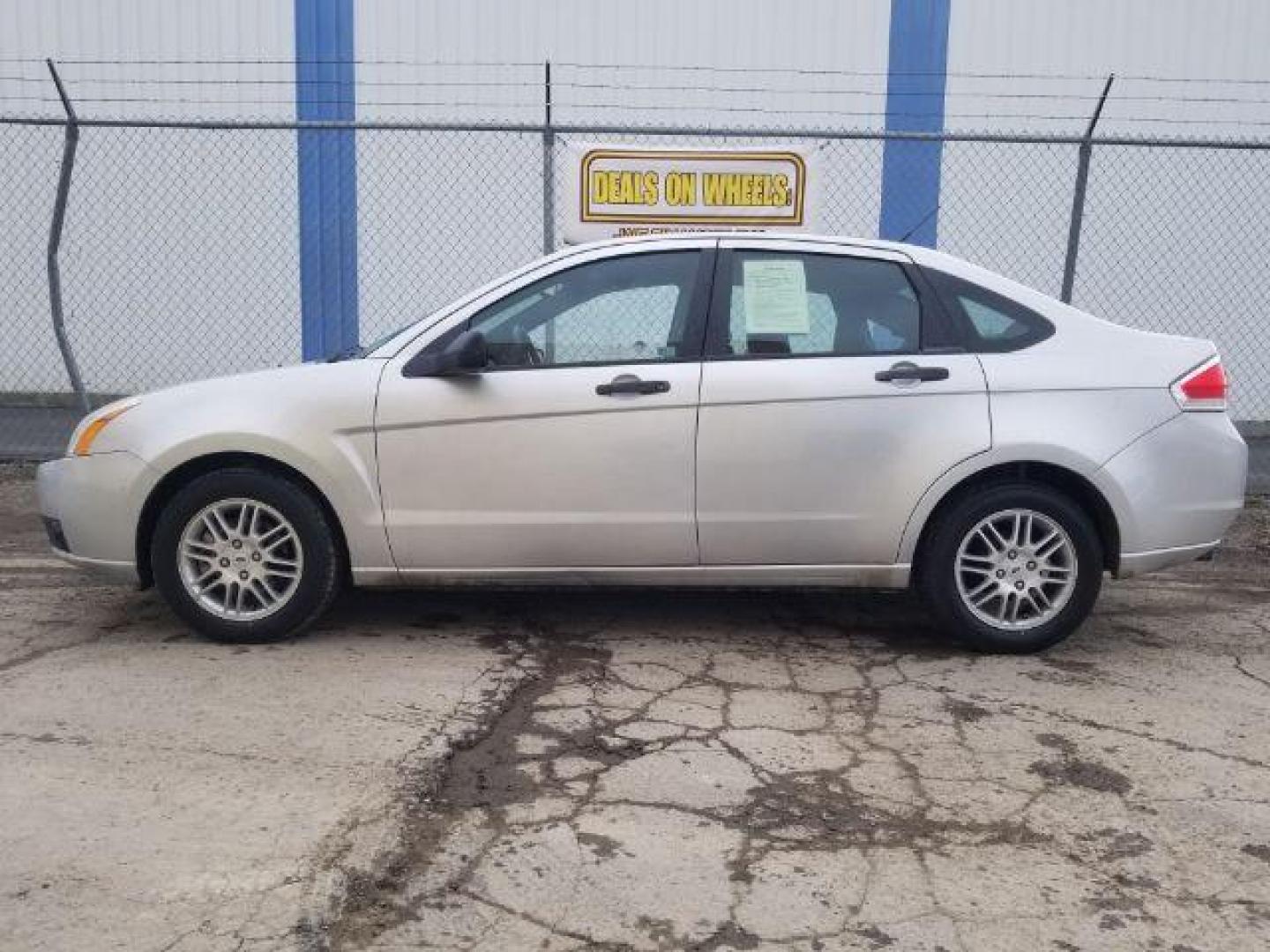 2010 Ford Focus SE (1FAHP3FN5AW) with an Duratec 2L I-4 DOHC engine, located at 4047 Montana Ave., Billings, MT, 59101, 45.770847, -108.529800 - Photo#6