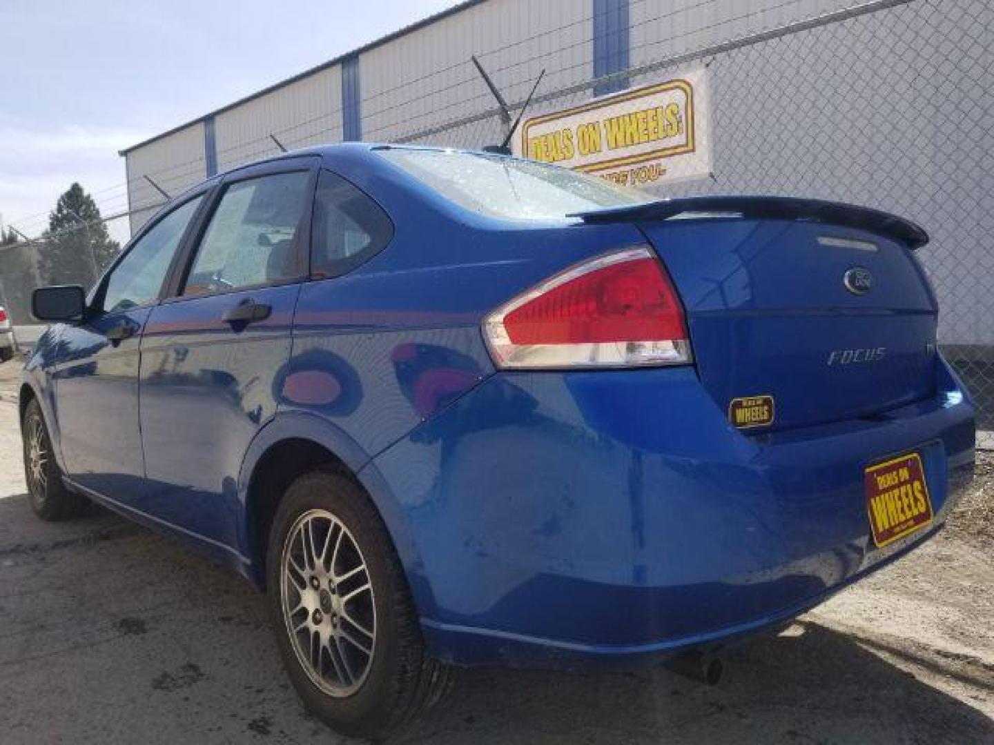 2010 Ford Focus SE (1FAHP3FN5AW) with an Duratec 2L I-4 DOHC engine, located at 1800 West Broadway, Missoula, 59808, (406) 543-1986, 46.881348, -114.023628 - Photo#5