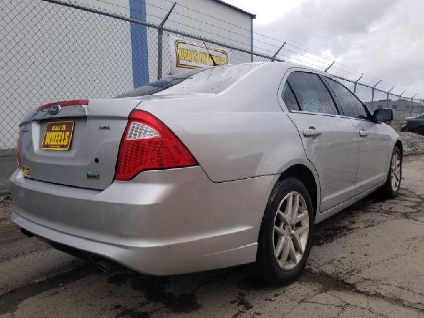 2010 Ford Fusion SEL (3FAHP0JG7AR) with an 2.5L I-4 DOHC engine, located at 4047 Montana Ave., Billings, MT, 59101, 45.770847, -108.529800 - Photo#4