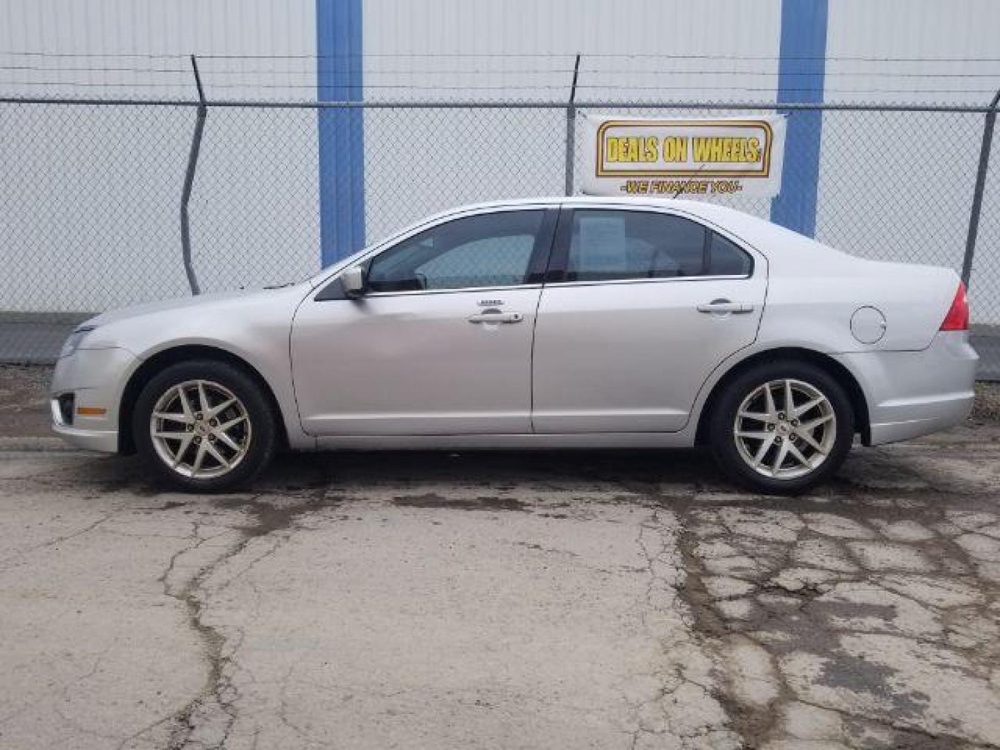 2010 Ford Fusion SEL (3FAHP0JG7AR) with an 2.5L I-4 DOHC engine, located at 4047 Montana Ave., Billings, MT, 59101, 45.770847, -108.529800 - Photo#6