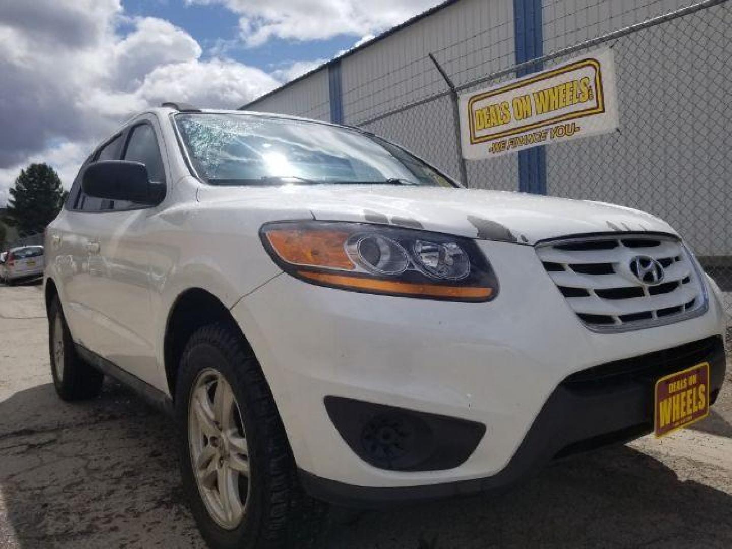 2010 Hyundai Santa Fe GLS (5NMSGDAB0AH) with an 2.4L I-4 DOHC engine, located at 1821 N Montana Ave., Helena, MT, 59601, (406) 422-1031, 0.000000, 0.000000 - Photo#2
