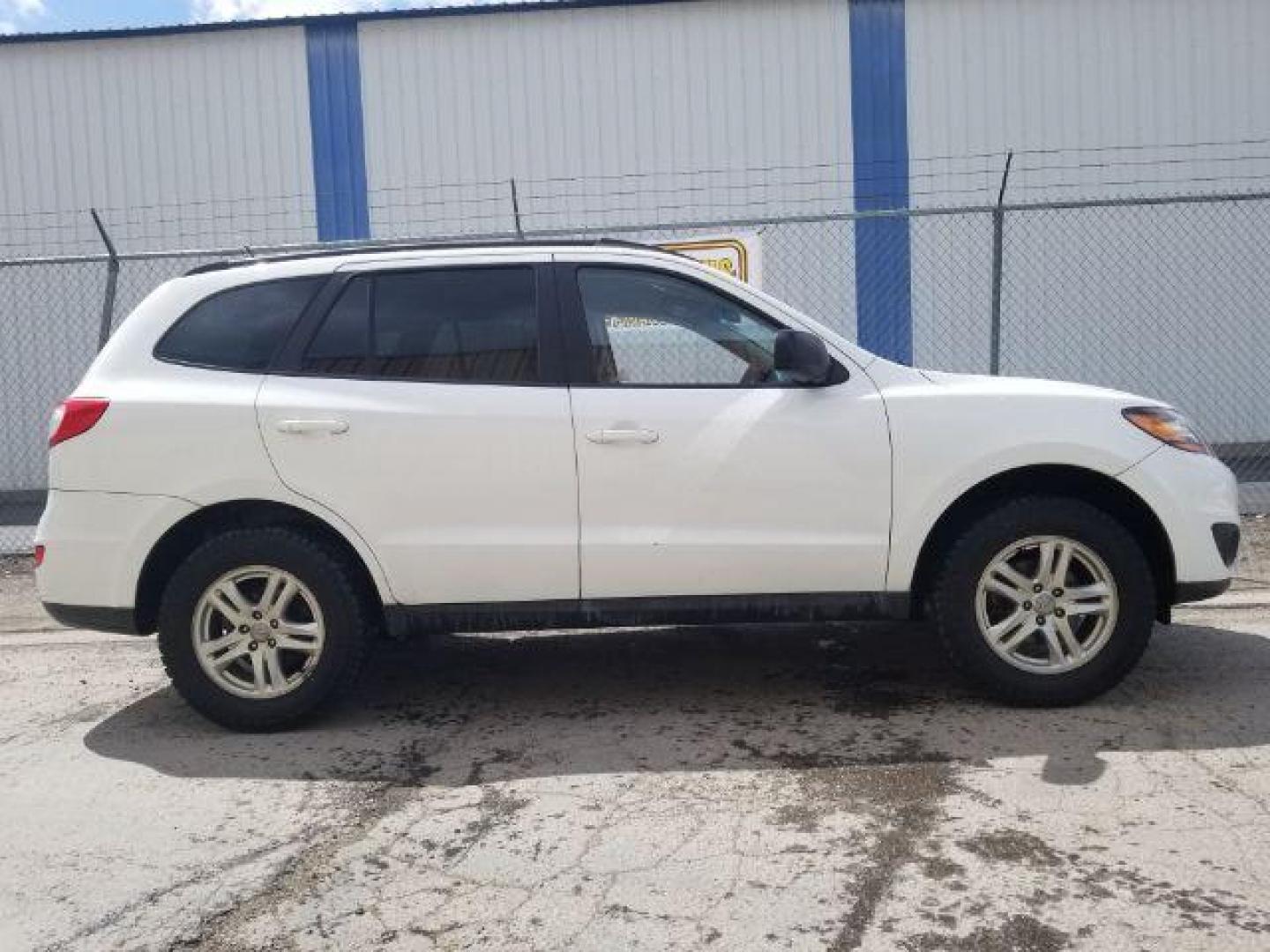 2010 Hyundai Santa Fe GLS (5NMSGDAB0AH) with an 2.4L I-4 DOHC engine, located at 1821 N Montana Ave., Helena, MT, 59601, (406) 422-1031, 0.000000, 0.000000 - Photo#3